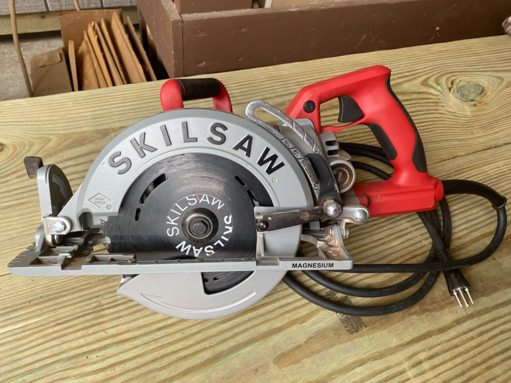SKILSAW SPT77WML-01 15-Amp 7-1/4-Inch Lightweight Worm Drive Circular Saw , Silver - Customer Photo 2
