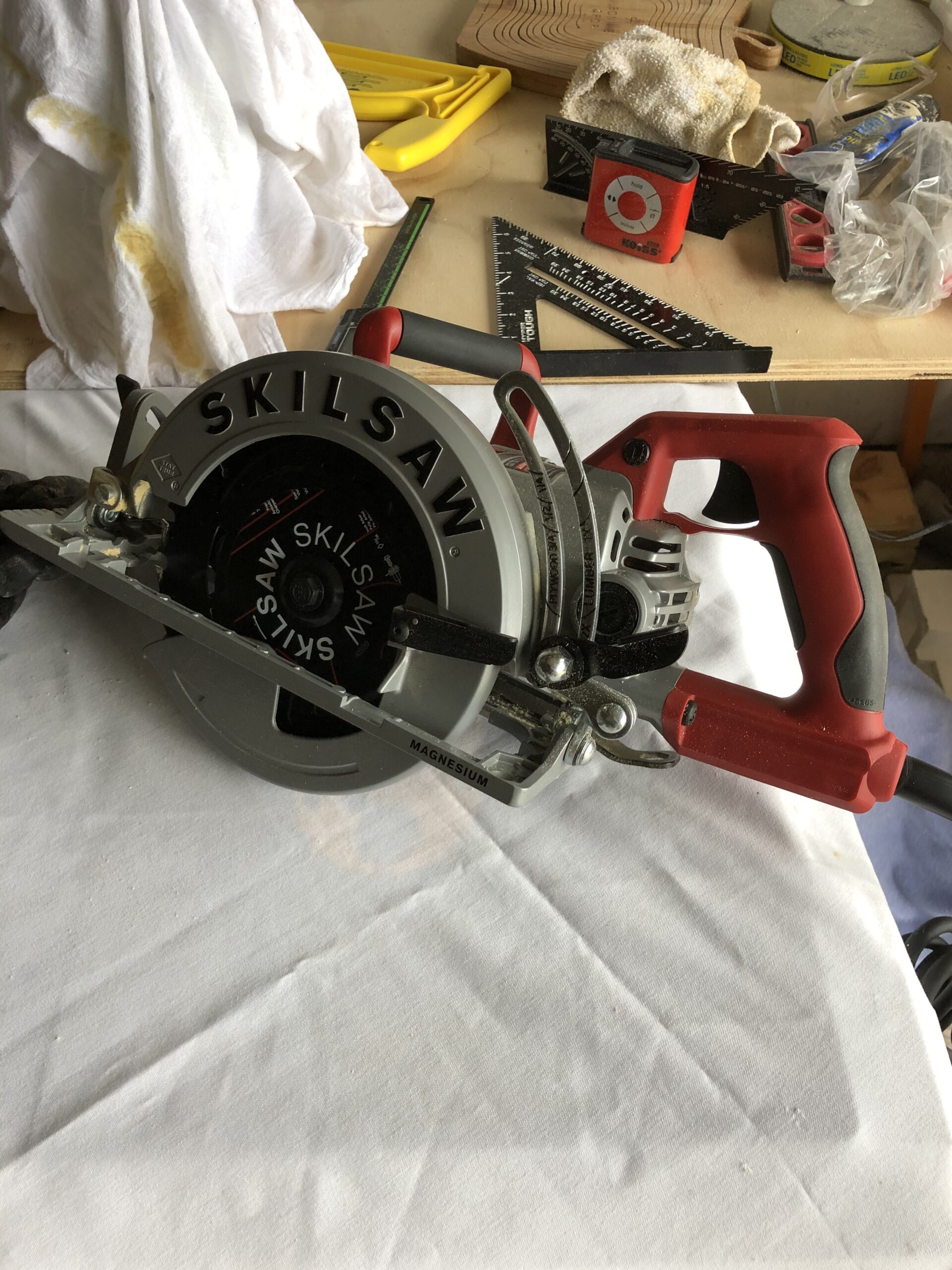 SKILSAW SPT77WML-01 15-Amp 7-1/4-Inch Lightweight Worm Drive Circular Saw , Silver - Customer Photo 3