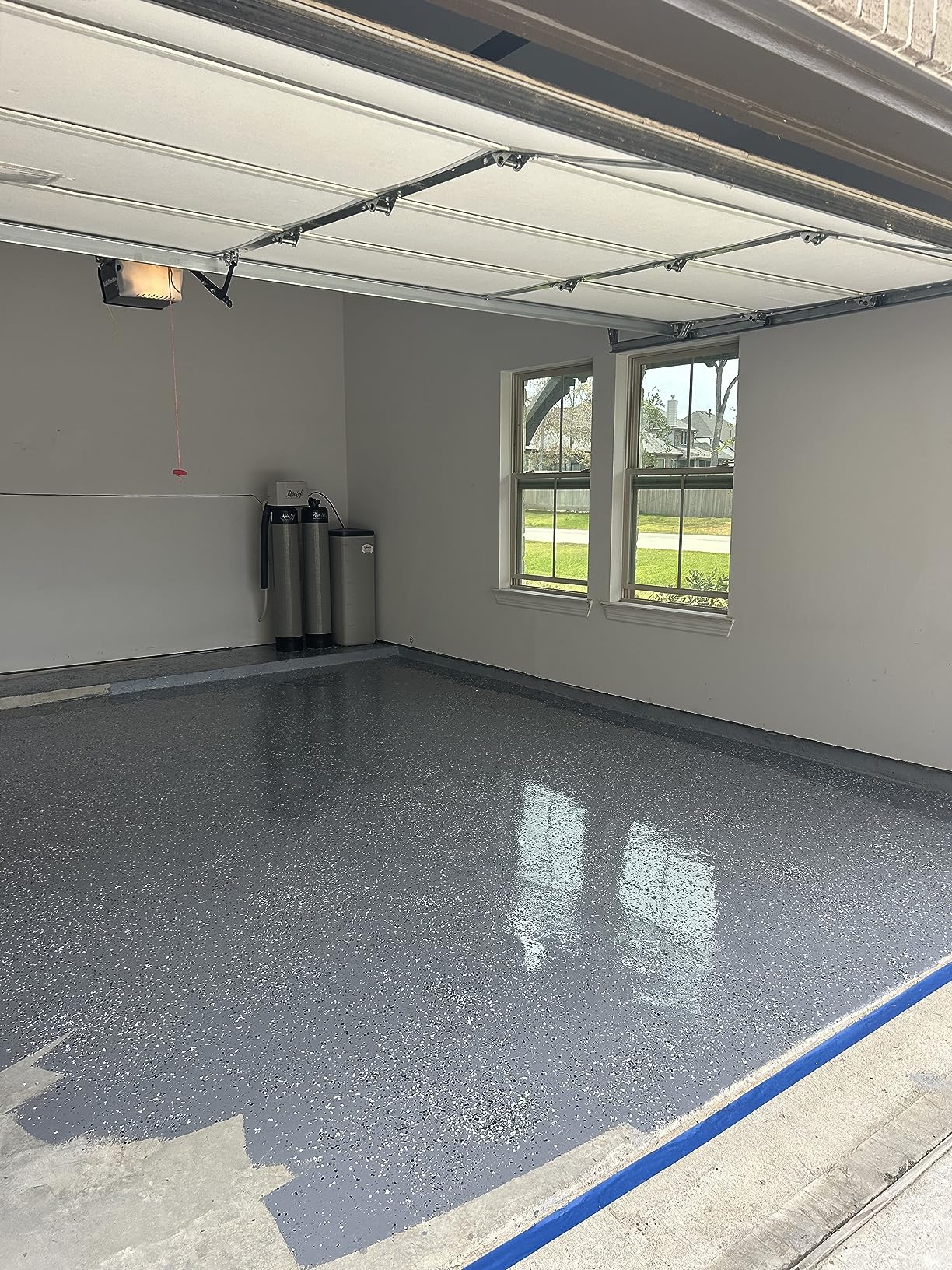Epoxy Floor Kit – Good Full Kit – Gray Base with Gray Blend Flake – Covers 500 sq. ft. at 9.7 mils Thickness – Ideal for Garage, Basement, Concrete Floors, and More - Customer Photo 1