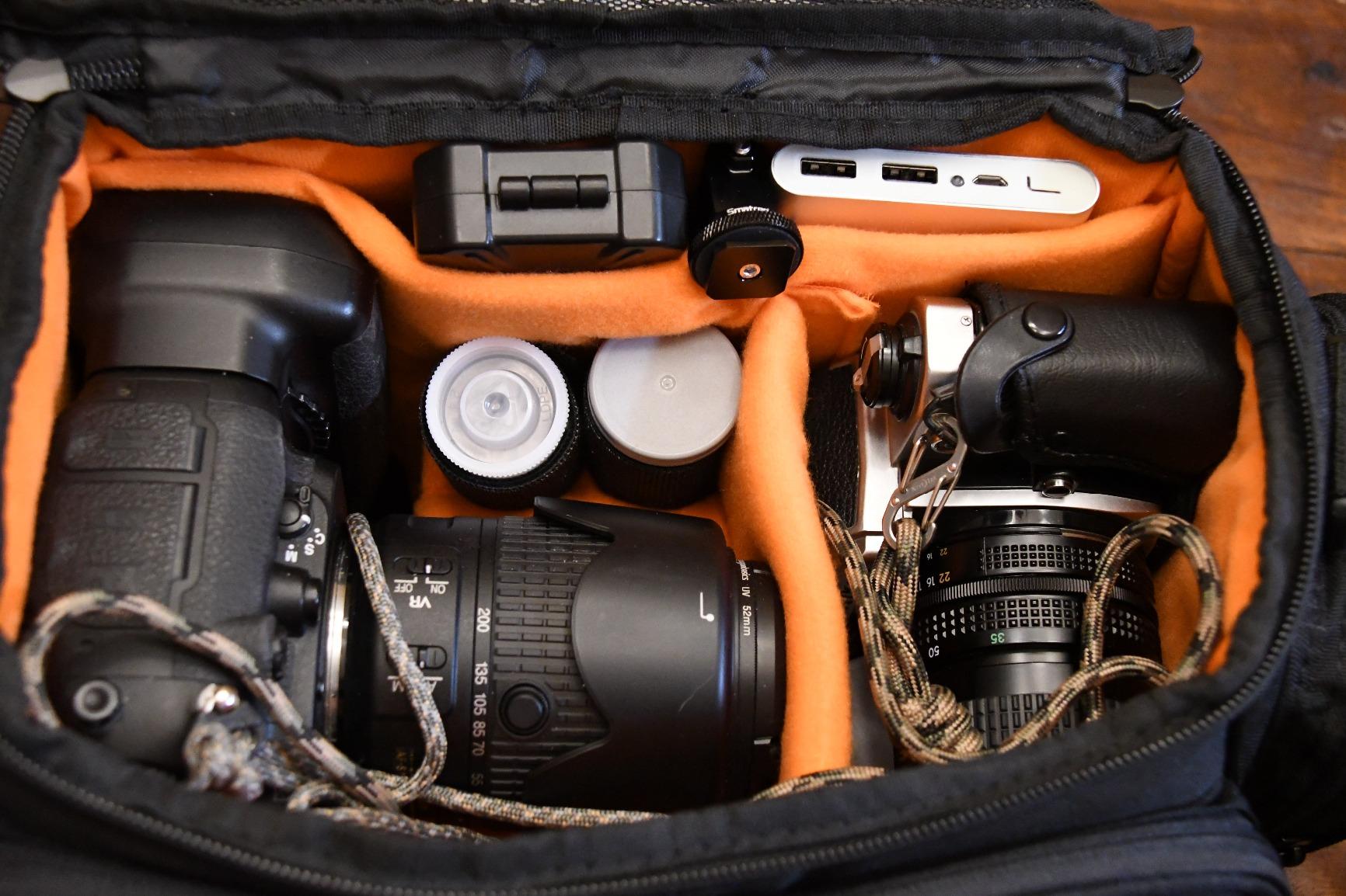 Amazon Basics Large DSLR Gadget Bag, Black with Grey Interior - Customer Photo 2