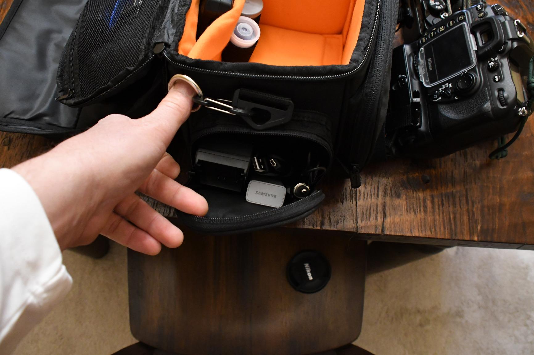 Amazon Basics Large DSLR Gadget Bag, Black with Grey Interior - Customer Photo 4