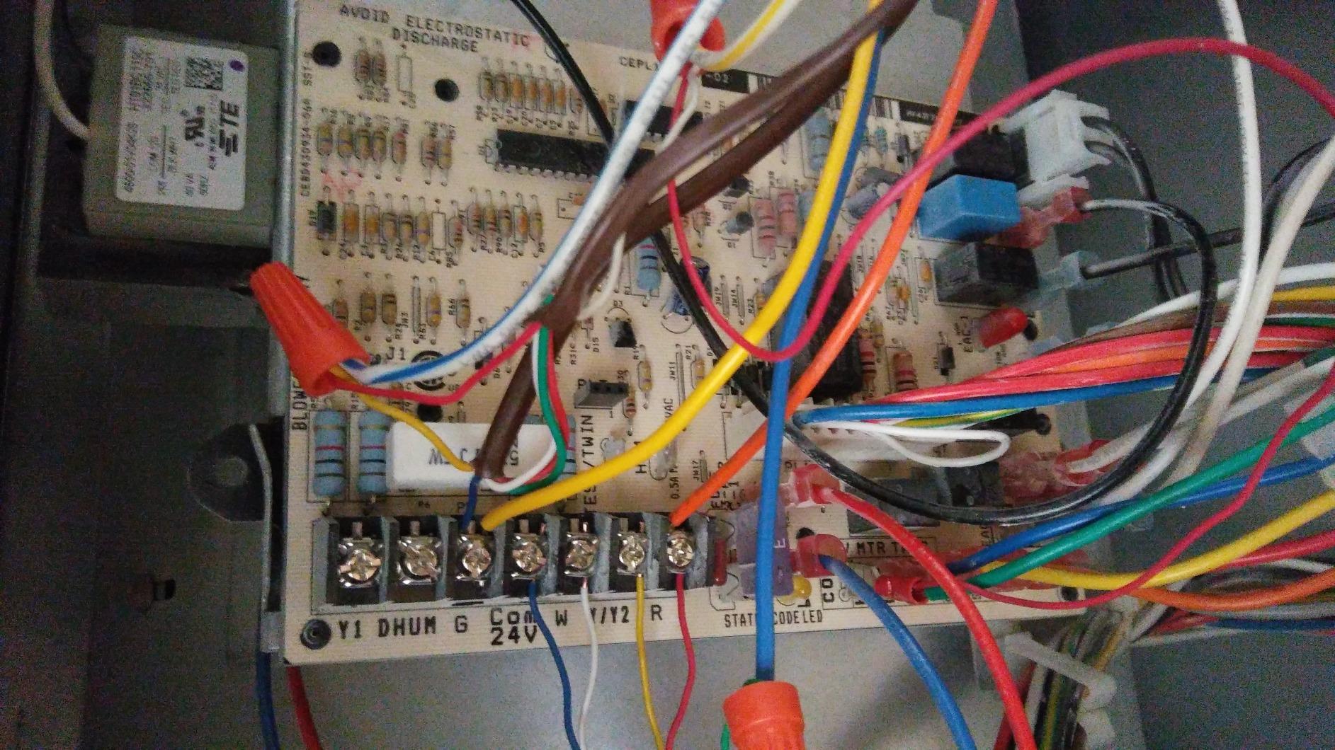 AprilAire 700M Whole-House Fan Powered Humidifier, Manual Control, Large Capacity, Up to 5,300 Sq. Ft., 18GPD, Gray - Customer Photo 2