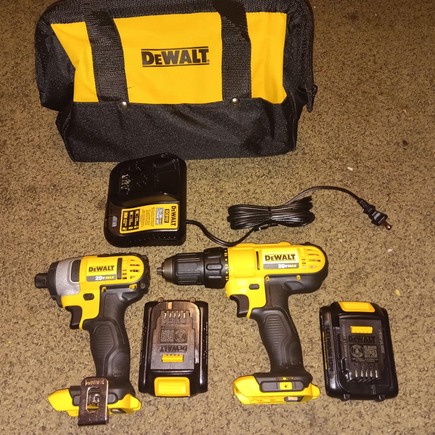 DEWALT 20V MAX Cordless Drill and Impact Driver, Power Tool Combo Kit , Includes 2 Batteries, Charger and Bag (DCK240C2) - Customer Photo 1