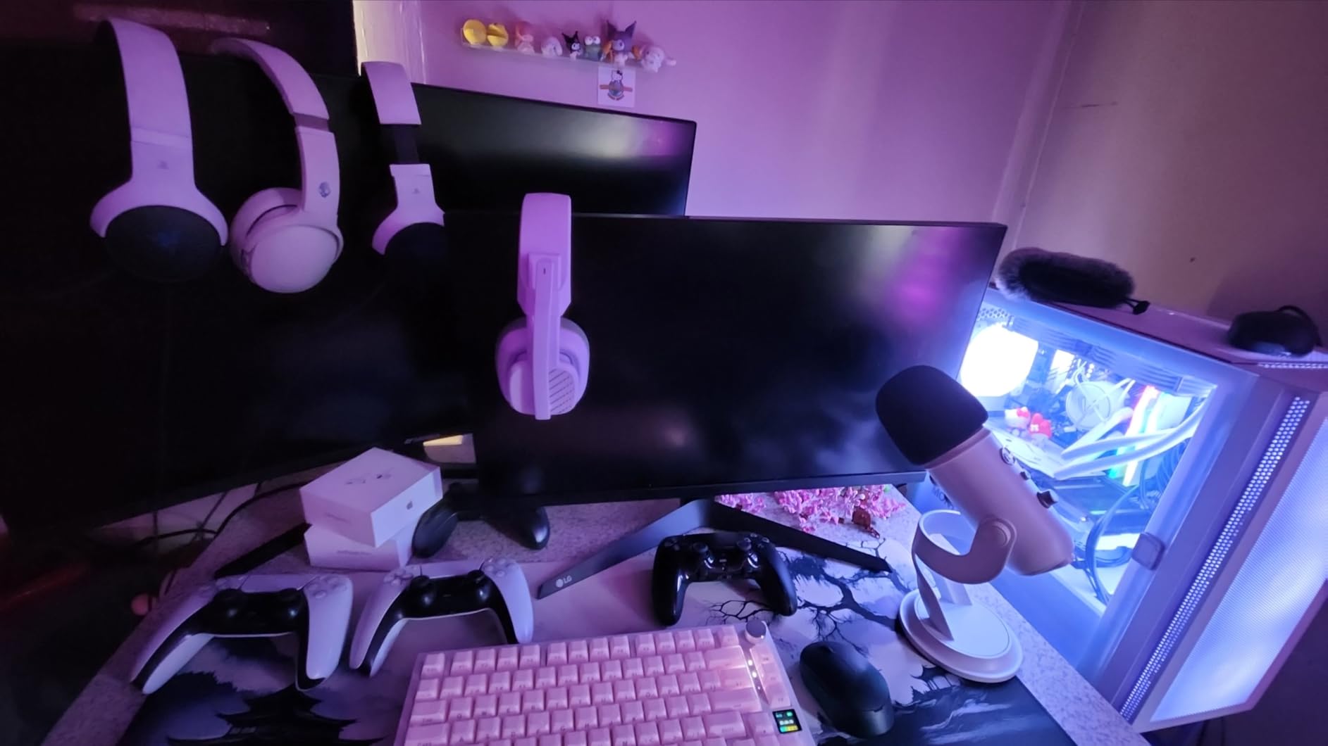 Logitech Creators Blue Yeti USB Microphone for PC, Mac, Gaming, Recording, Streaming, Podcasting, Studio and Computer Condenser Mic with Blue VO!CE effects, 4 Pickup Patterns, Plug and Play - Blackout customer photo 2