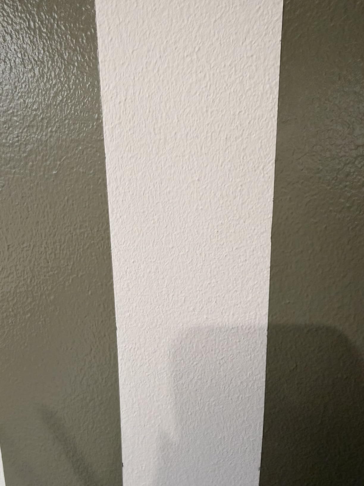 FrogTape Multi-Surface Painters Tape with PAINTBLOCK, 2 Inch Wide (1.88 In. x 60 Yds), Medium Adhesion, Green, 3 Rolls (240661) - Customer Photo 1