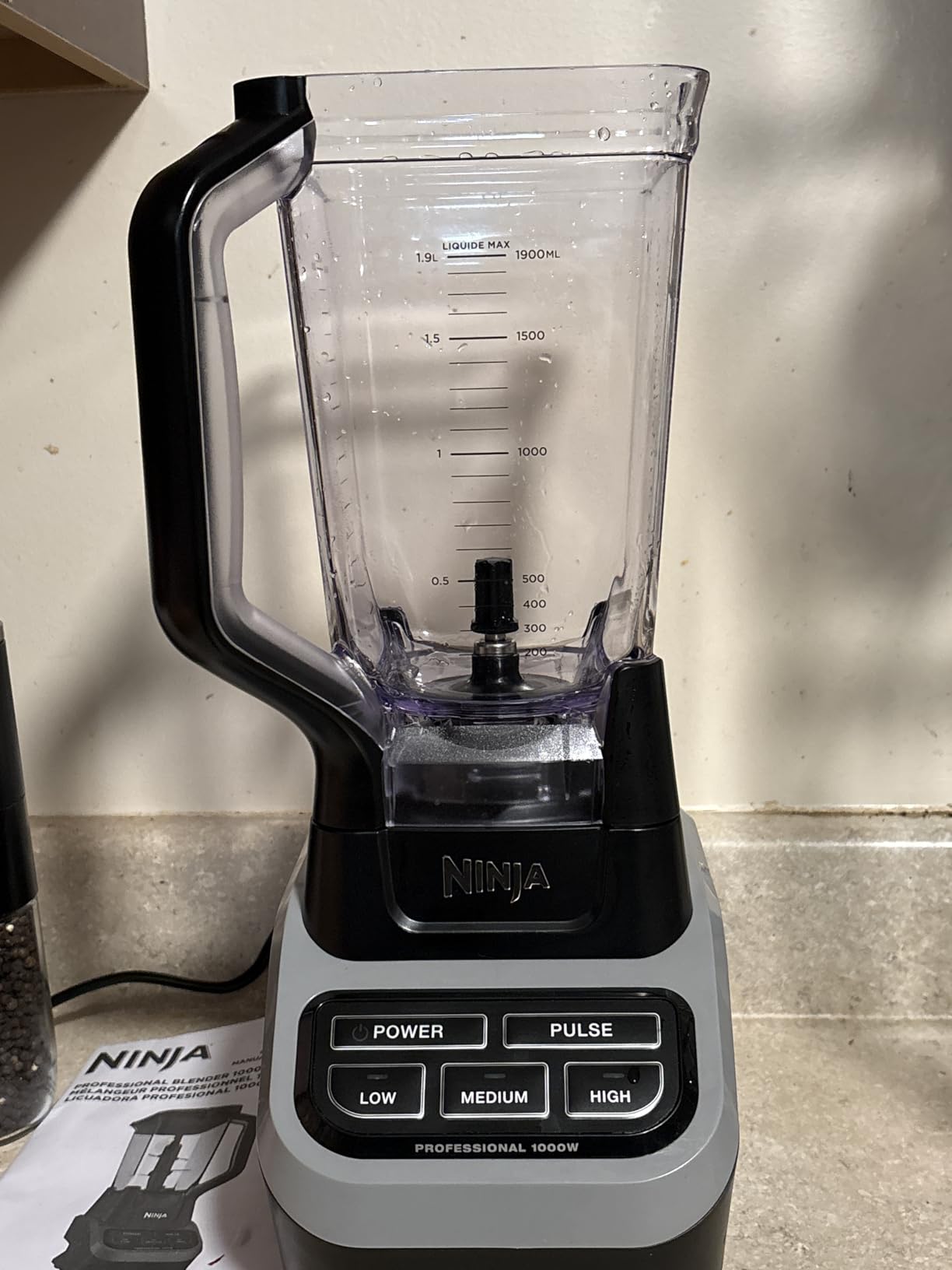 Ninja Professional Blender 1000W, Total Crushing Technology- Smoothies, Ice Crushing & Frozen Fruit, Full-Size Countertop Blender, 72-oz. Pitcher, Black & Grey, BL610 - Customer Photo 1