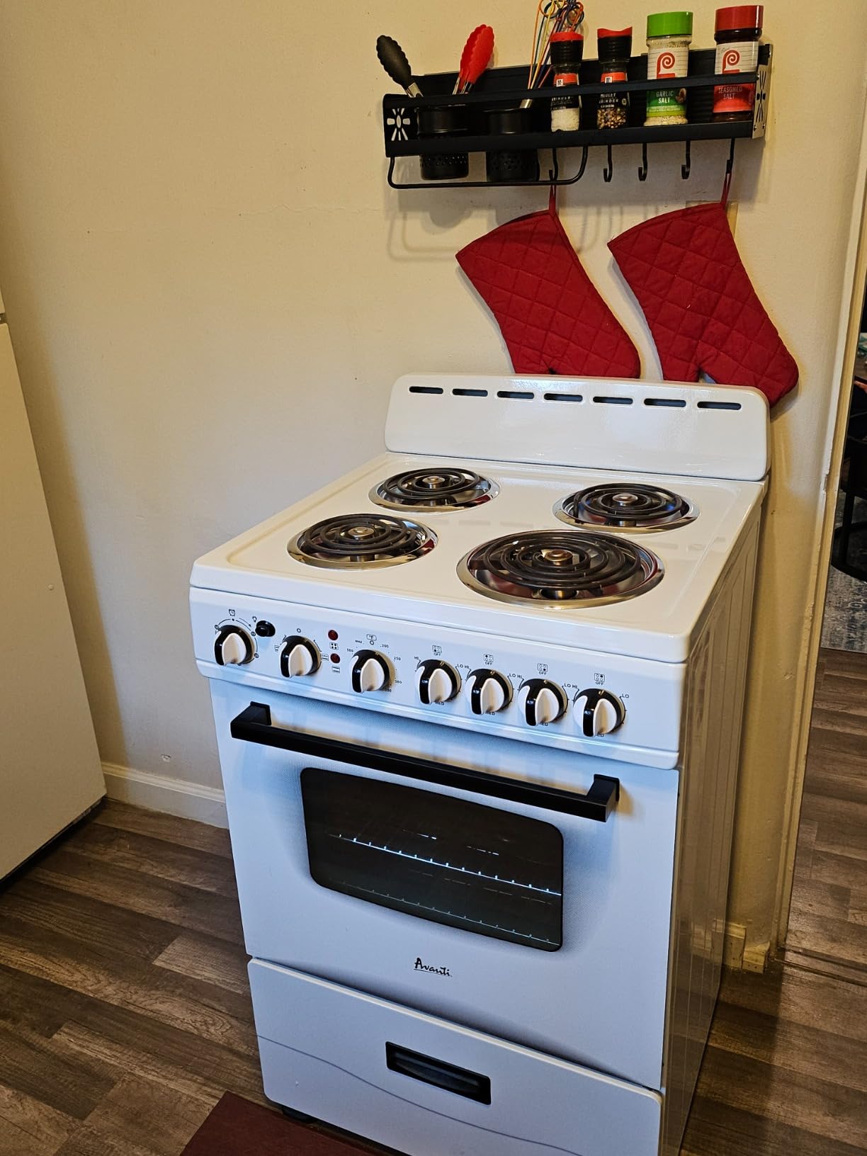 Avanti Electric Range Oven Compact Design, 2.6-Cu.Ft. Capacity with 4 Coil Burners, Framed Glass Oven Door, Storage Drawer and Broiler with Pan Perfect for Apartment RV Tiny Home, 24-Inch, Black - Customer Photo 1