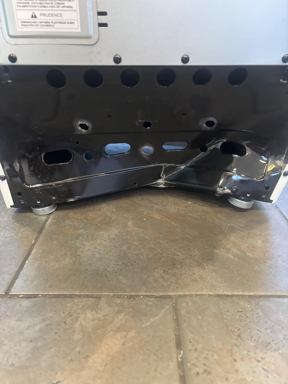 Avanti Electric Range Oven Compact Design, 2.1-Cu.Ft. Capacity with 4 Coil Burners, Framed Glass Oven Door, Storage Drawer and Broiler with Pan, 20-Inch, White - Customer Photo 2