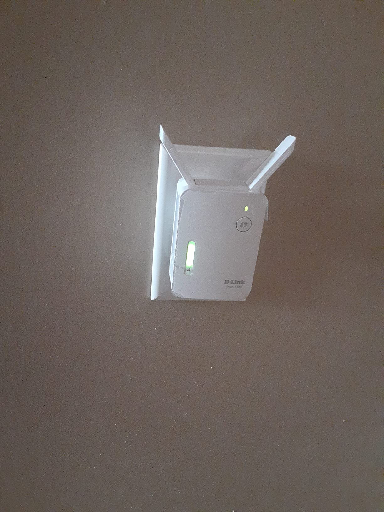 D-Link Wifi Extender N300 Range Wall Signal Booster Ethernet Wireless Internet Network Repeater (DAP-1330) - Customer Photo 1