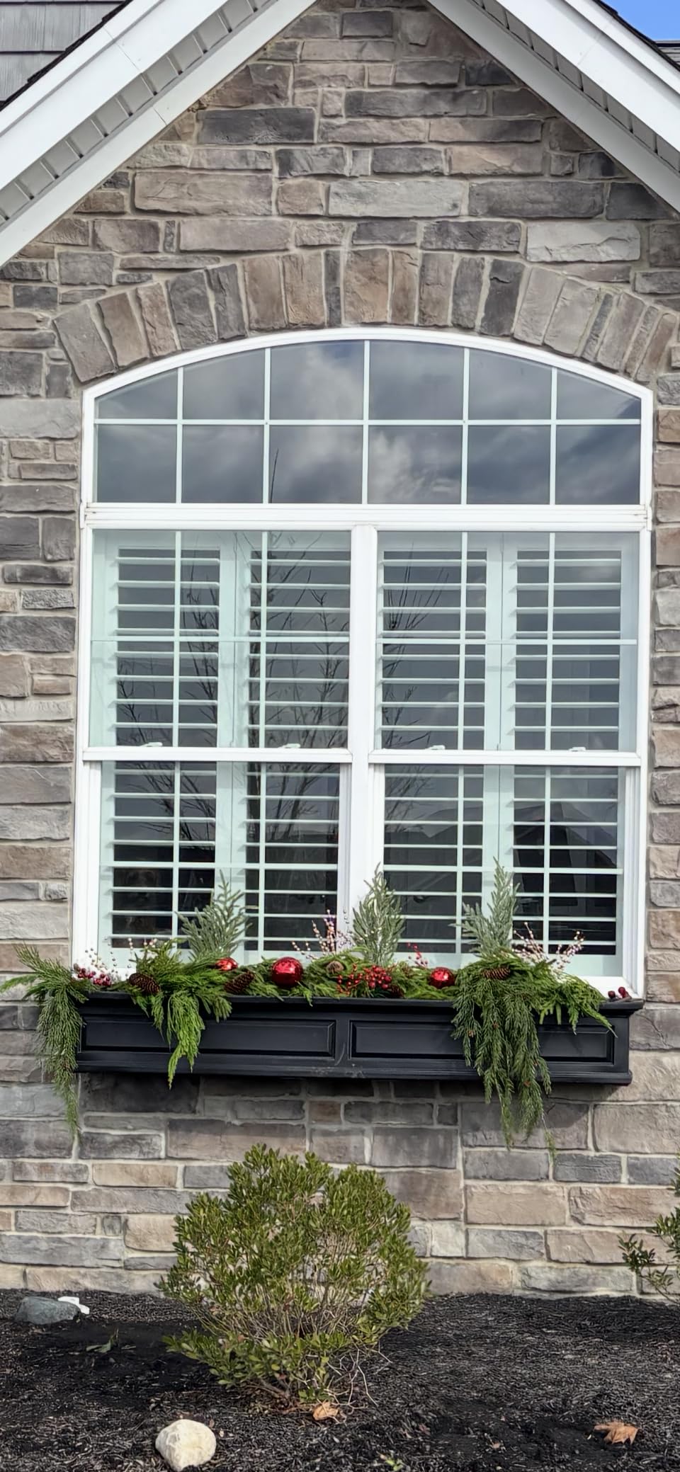 Mayne Nantucket 4-Foot Window Box – Self-Watering, Weather-Resistant Planter for Flowers – Durable Design for Outdoor Use, Perfect for Windows - Customer Photo 1