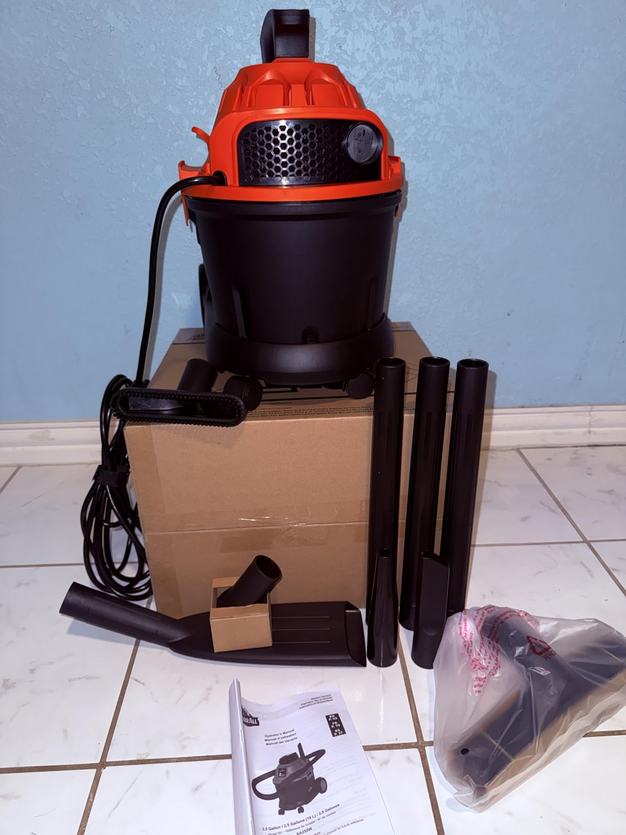 Armor All AA255W Wet/Dry Utility Vac 2.5 Gallon, 2.5-Gallon,120 Volts (AC), Orange/Black - Customer Photo 1