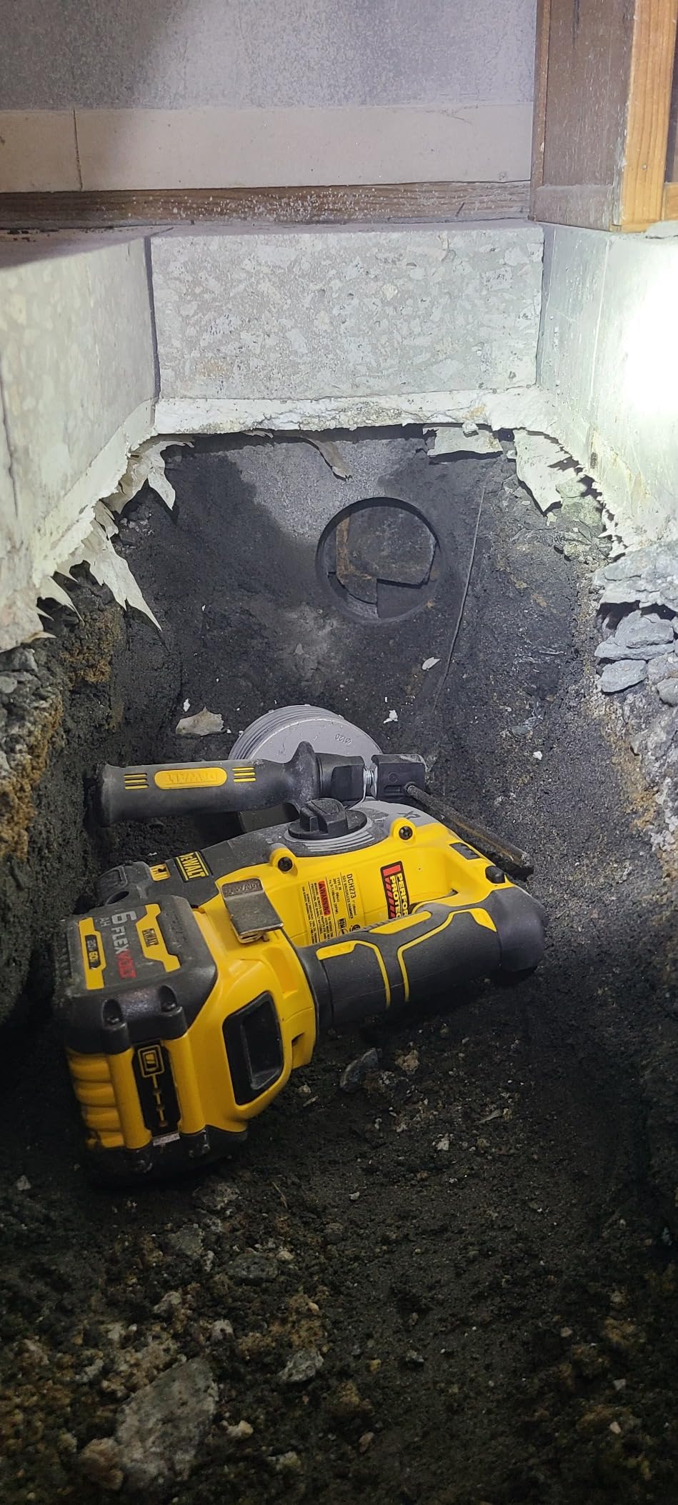 DEWALT 20V MAX SDS Rotary Hammer Drill, Cordless, 3 Application Modes, Bare Tool Only (DCH273B) - Customer Photo 1