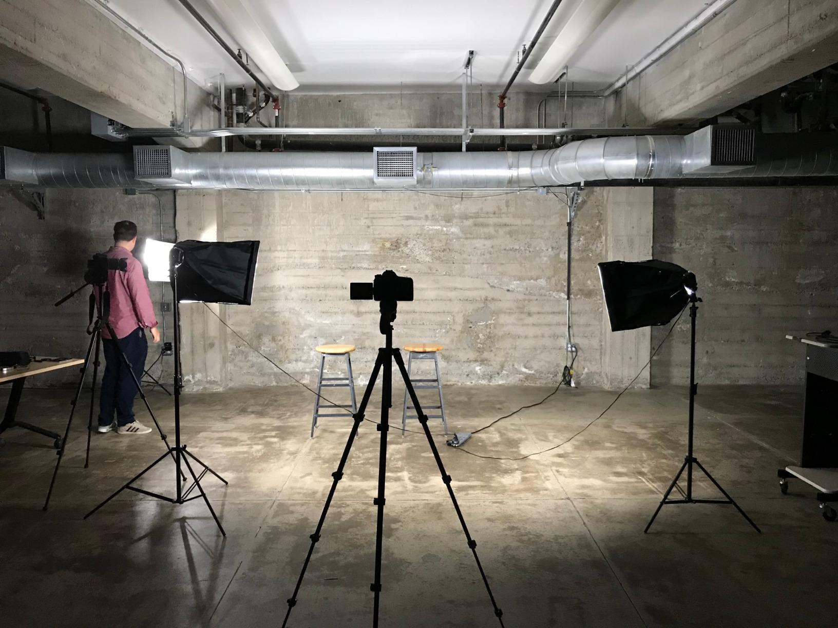 Benro Adventure Aluminum Tripod – Lightweight 4-Section Travel Tripod with Flip Locks, Reversible Center Column, Non-Slip Feet, and Carrying Case for DSLR, Mirrorless & Video Cameras (TAD18A) - Customer Photo 1