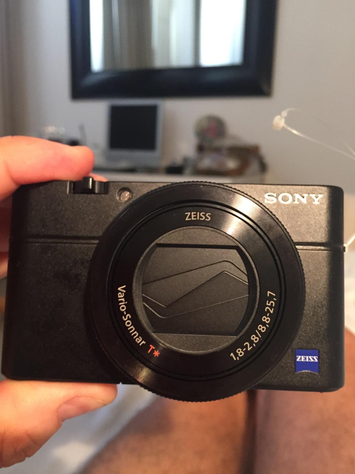 Sony RX100 IV 20.1 MP Premium Compact Digital Camera w/ 1-inch Sensor, 4K Movies and 40x Super Slow Motion HD DSCRX100M4/B, Black customer photo 2