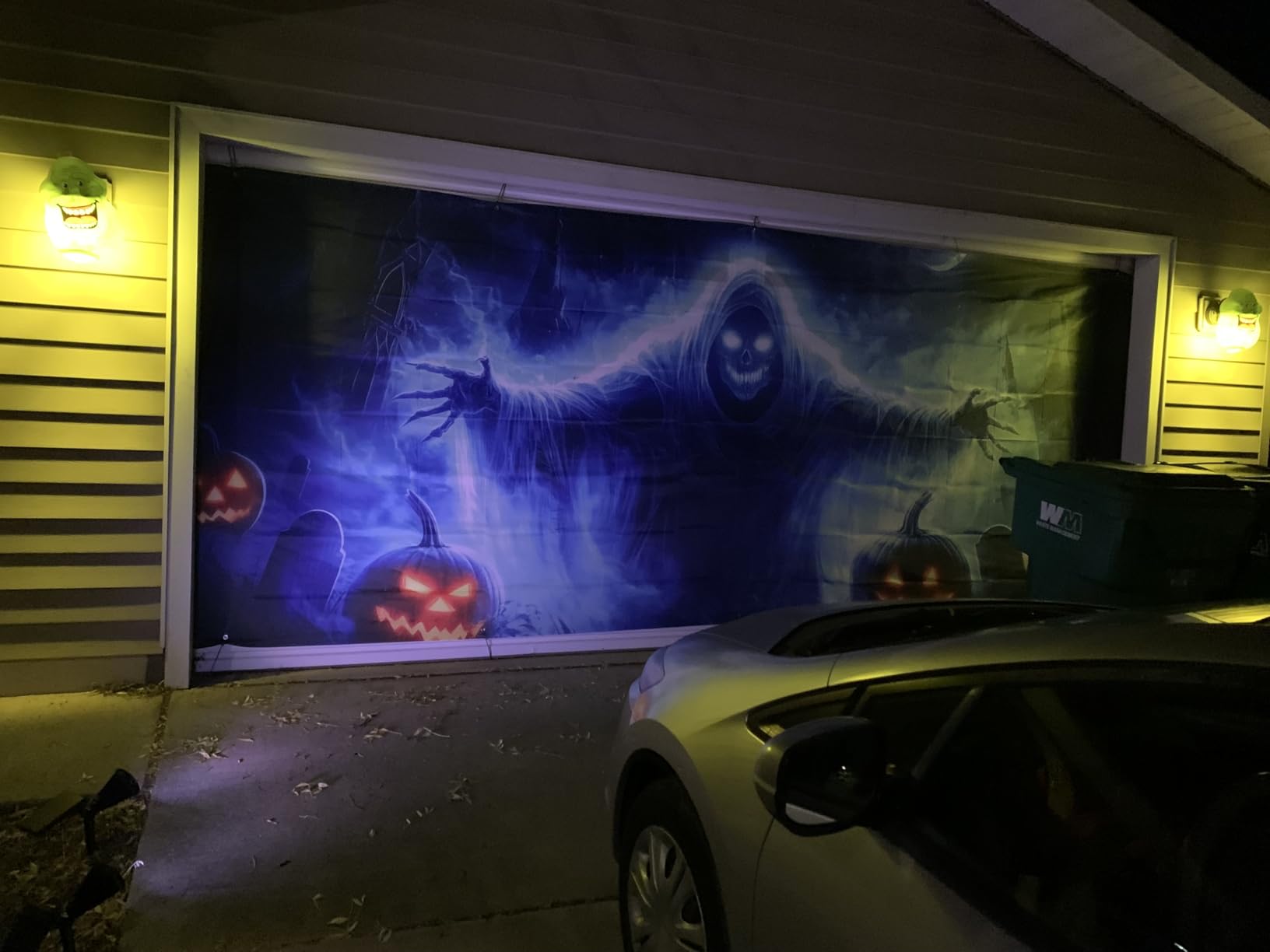 FALOVE Solar Spot Lights Outdoor Waterproof for Flag, Palm Tree, Pole, Sign, Statue, Mailbox, Bright LED Outside Landscape Flood Spotlights for Accent Uplighting Yard, Garden, House, Backyard, Patio - Customer Photo 2