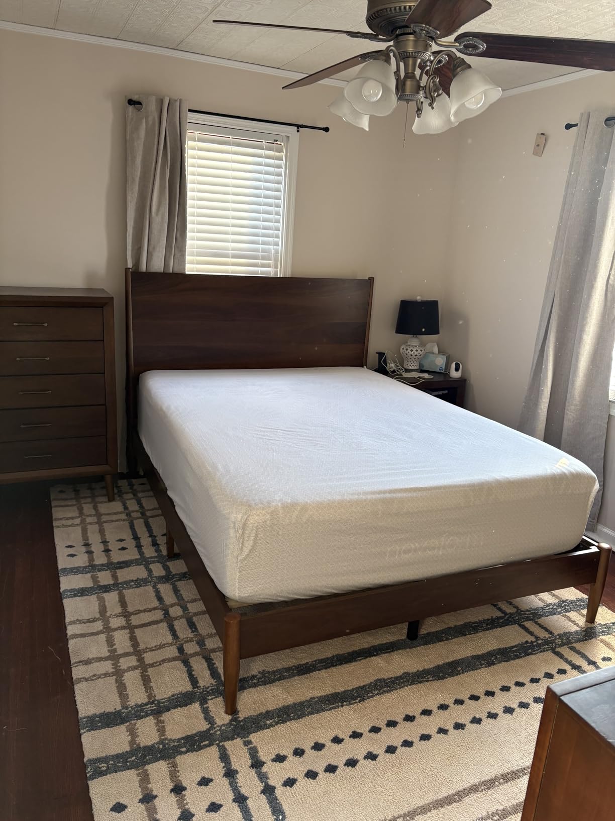 Amazon Basics 4 Piece Microfiber Lightweight Wrinkle-free Breathable Bed Sheet Set, Super Soft Easy Care, 14