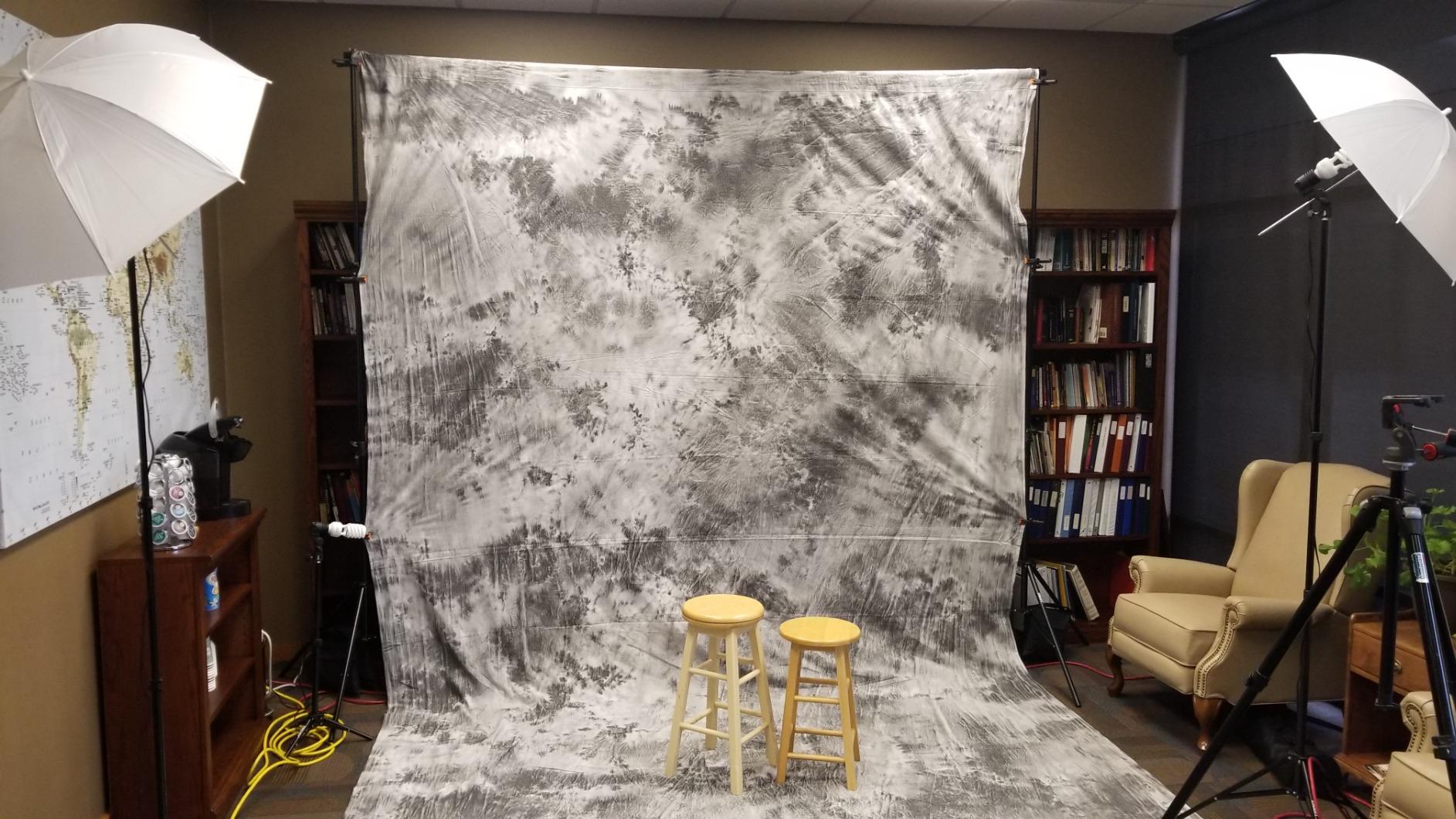 EMART Umbrella Photography Lighting Kit, 200/700W Bulbs, Soft Light Continuous Photographic Reflector Set for Portrait Studio Video Recording, Filming, Podcast customer photo 2