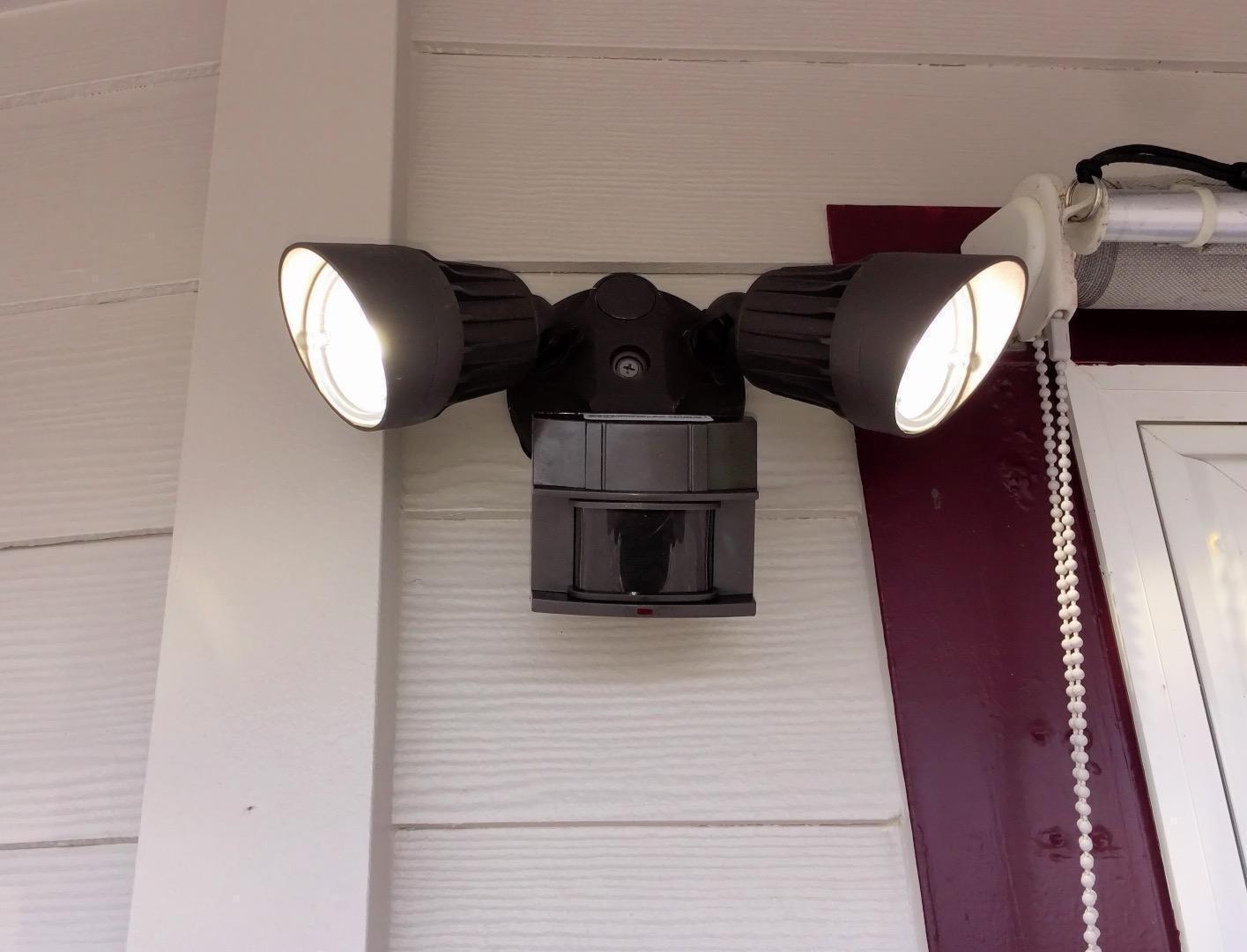 LEONLITE COB LED Security Light, Motion Sensor Outdoor Lights, Dusk to Dawn, 100-277V, ETL Listed, Adjustable Heads, Motion Detector Flood Light for Outside, IP65 Waterproof, 5000K Daylight, White customer photo 1