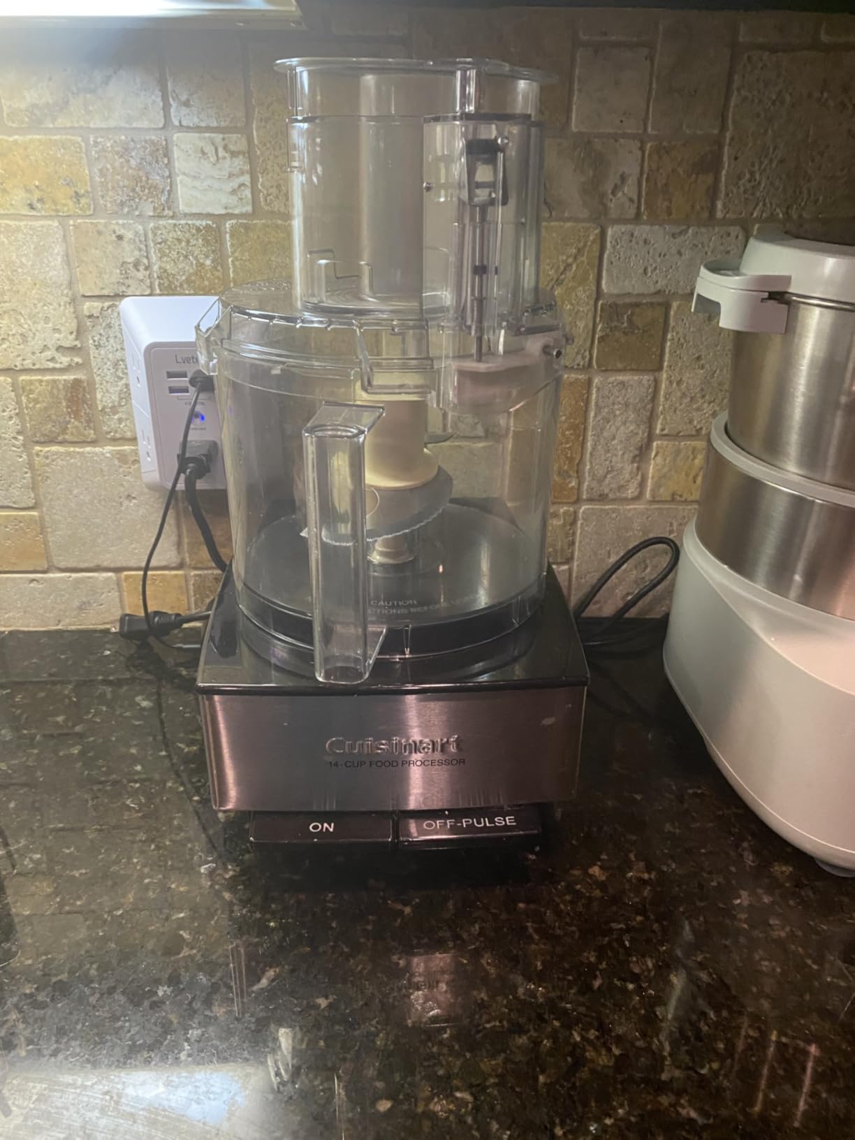 Cuisinart 7-Cup Pro Classic Food Processor, 600-Watt Motor, Vegetable Chopper & Blender for Mincing, Dicing, Shredding, Puree & Kneading Dough, DLC-10SYP1, White - Customer Photo 2
