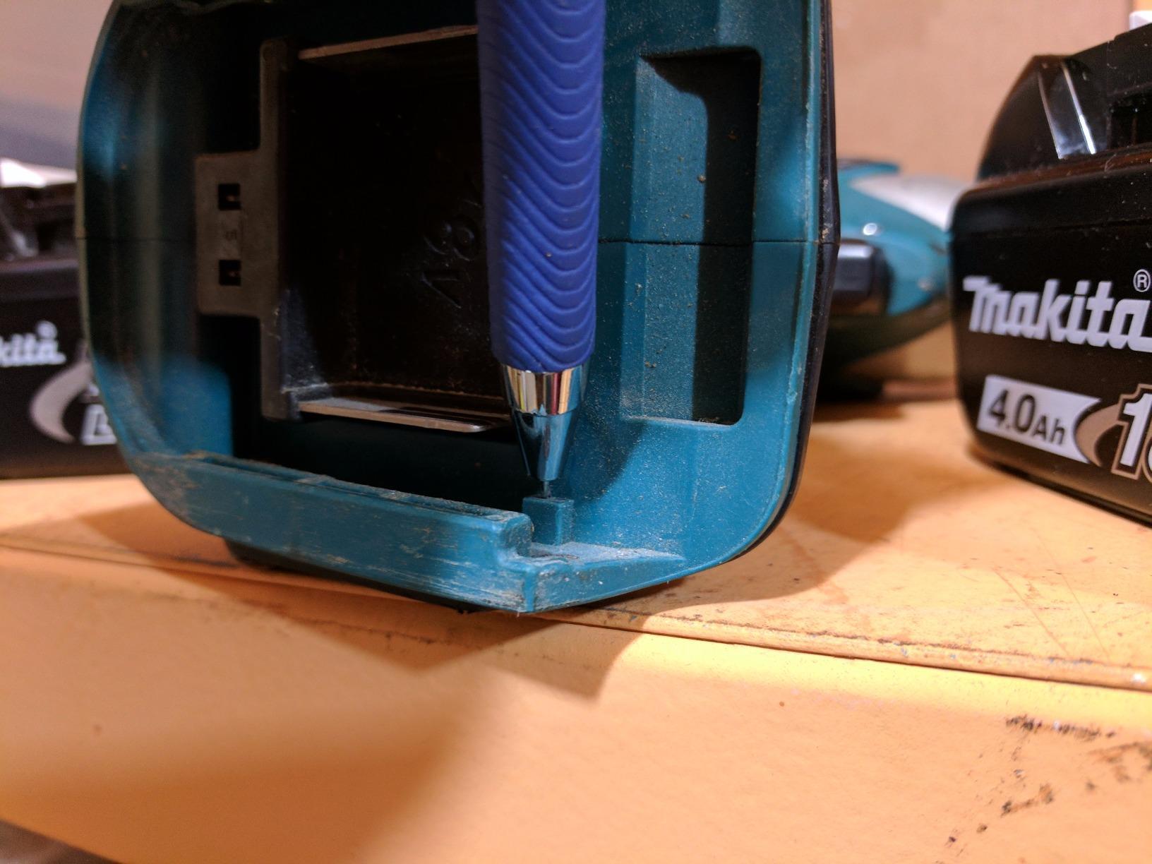 Makita BL1840BDC1 18V LXT Lithium-Ion Battery and Charger Starter Pack (4.0Ah) - Customer Photo 3