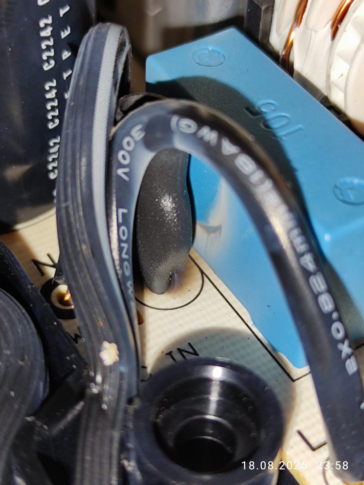 Makita BL1850BDC1 18V LXT Lithium-Ion Battery and Charger Starter Pack (5.0Ah) - Customer Photo 2