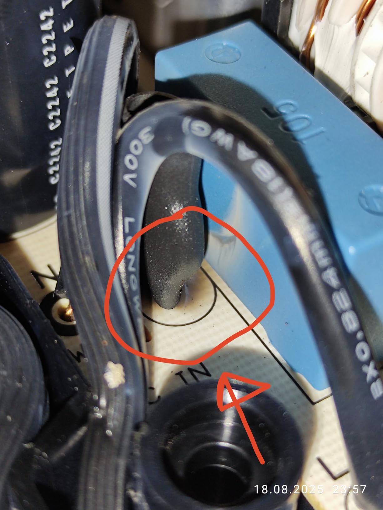 Makita BL1850BDC1 18V LXT Lithium-Ion Battery and Charger Starter Pack (5.0Ah) - Customer Photo 4