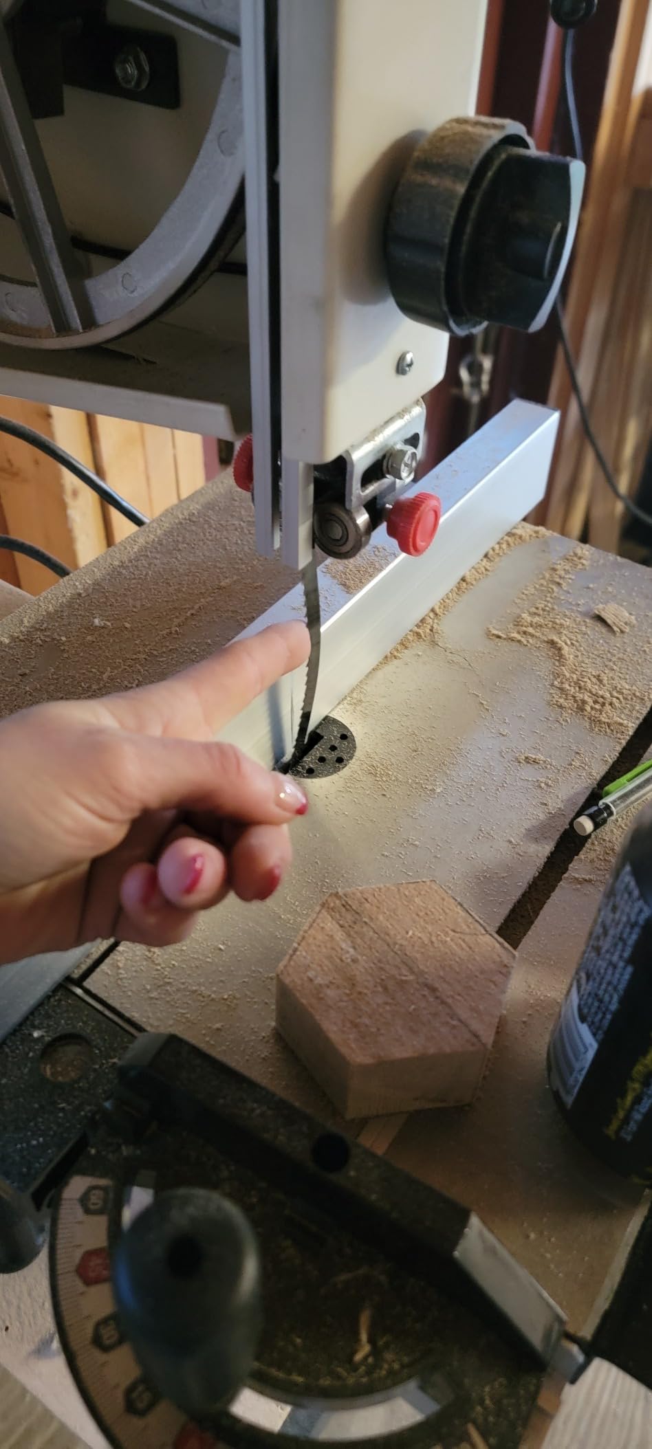 JET 10-Inch Woodworking Bandsaw with Stand, 1/2 HP, 115V 1Ph (Model JWB-10) - Customer Photo 4