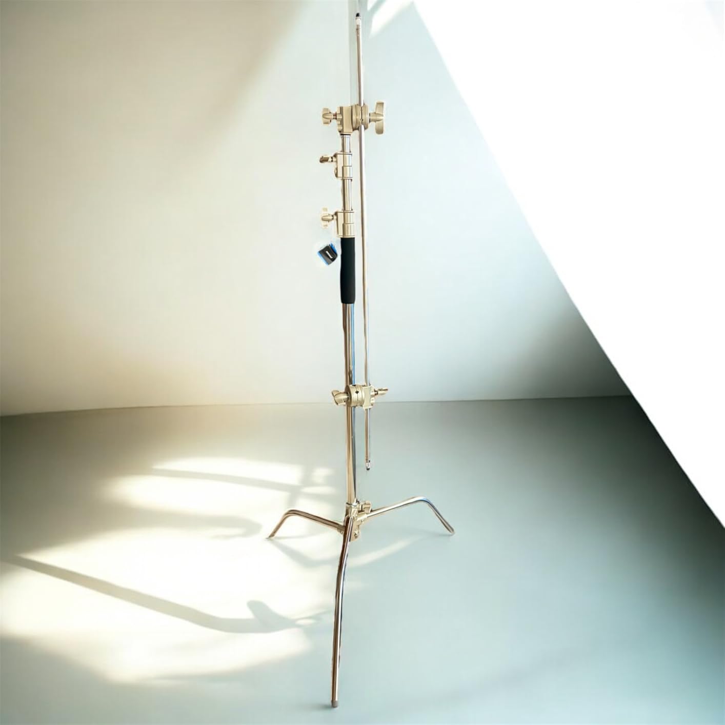 NEEWER Pro 100% Stainless Steel Heavy Duty C Stand with Boom Arm, Max Height 10.5ft/320cm Photography Light Stand with 4.2ft/128cm Holding Arm, 2 Grip Head for Studio Monolight, Softbox, Reflector customer photo 1