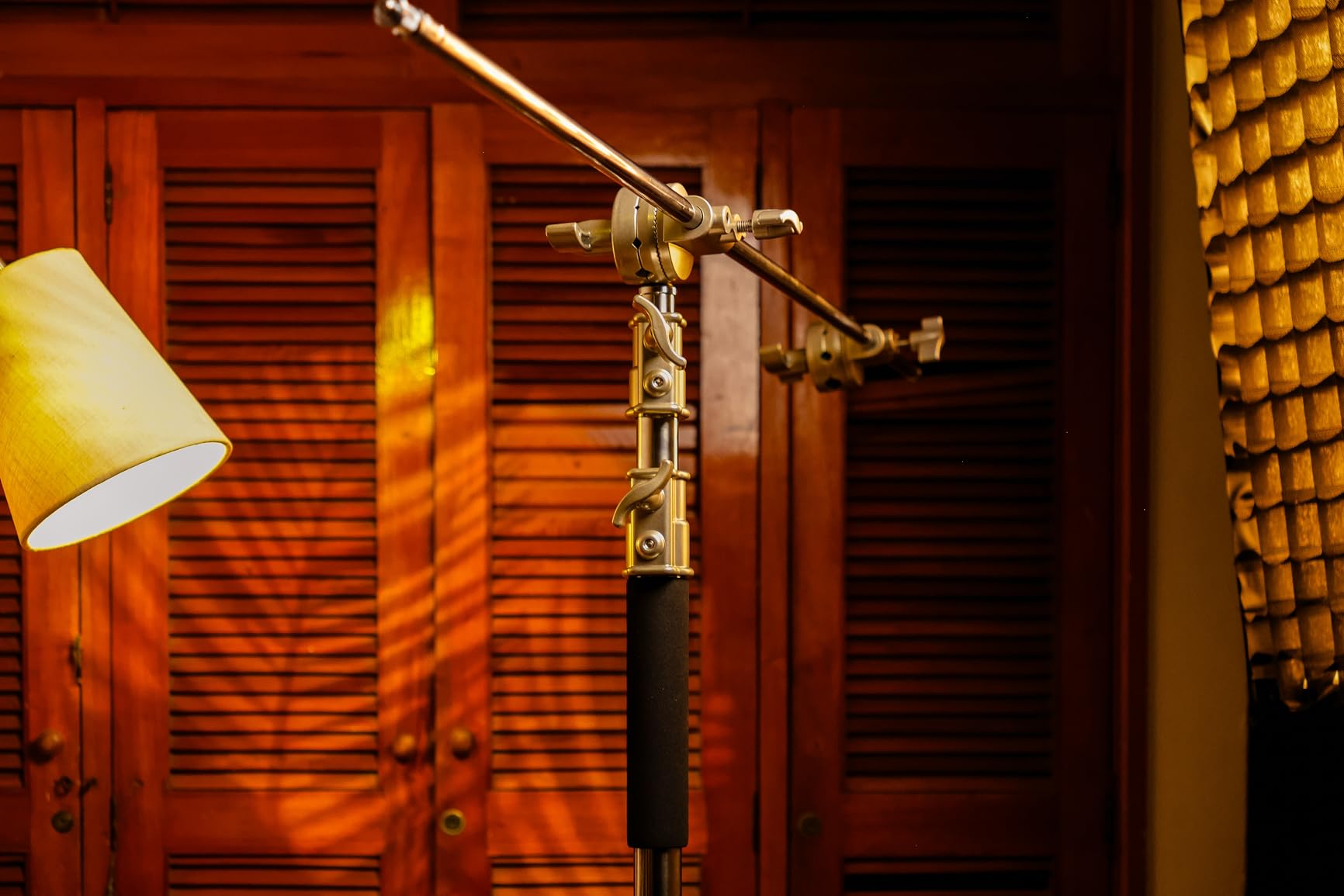 NEEWER Pro 100% Stainless Steel Heavy Duty C Stand with Boom Arm, Max Height 10.5ft/320cm Photography Light Stand with 4.2ft/128cm Holding Arm, 2 Grip Head for Studio Monolight, Softbox, Reflector customer photo 2