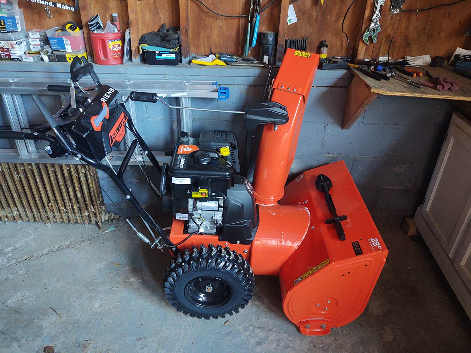 Ariens ST28DLE Deluxe SHO 28 in. Two-Stage Electric Start Gas Snow Blower customer photo 1