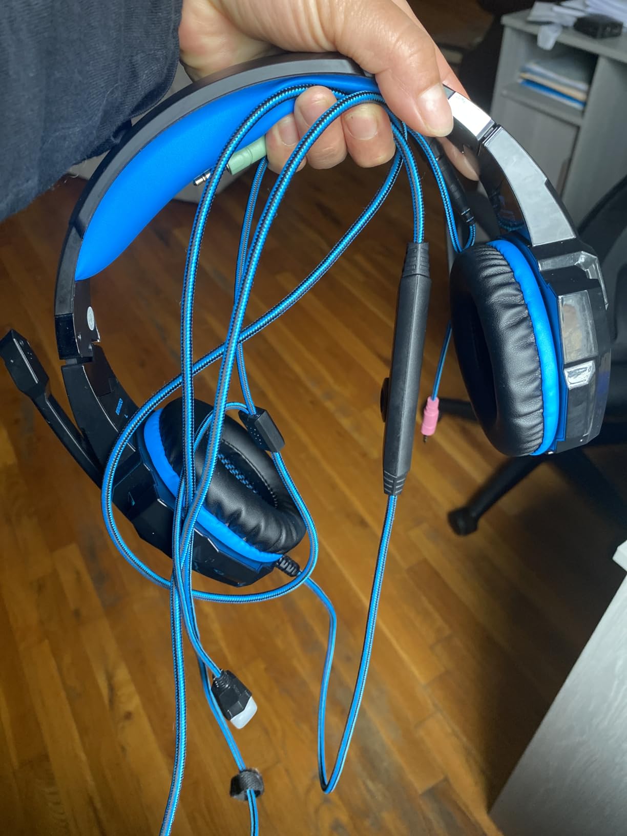 BENGOO G9000 Stereo Gaming Headset for PS4 PC Xbox One PS5 Controller, Noise Cancelling Over Ear Headphones with Mic, LED Light, 7.1 Surround Sound, Soft Memory Earmuffs for Nintendo Xbox Series X|S - Customer Photo 1