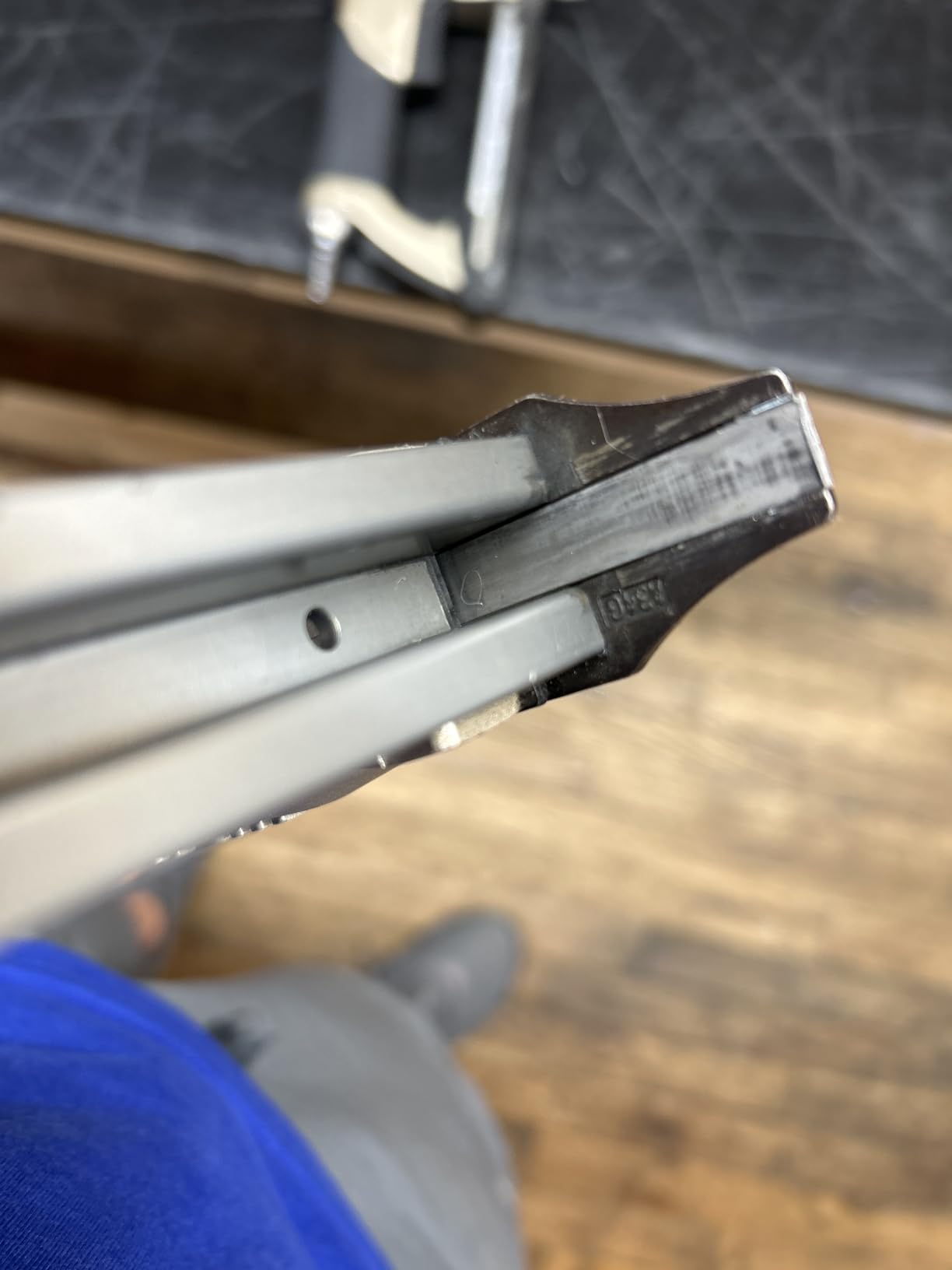 meite MT7116 Pneumatic Staple Gun, 22 Gauge 71 Series 3/8-Inch Crown 1/4-Inch to 5/8-Inch Length Air Upholstery Stapler Gun - Customer Photo 2