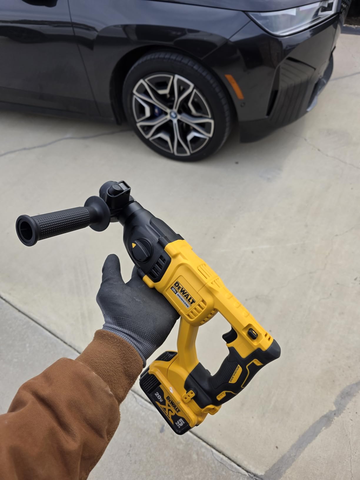 DEWALT 20V MAX SDS Plus 1 Inch Cordless Rotary Hammer with D-Handle, Bare Tool Only (DCH133B) - Customer Photo 1