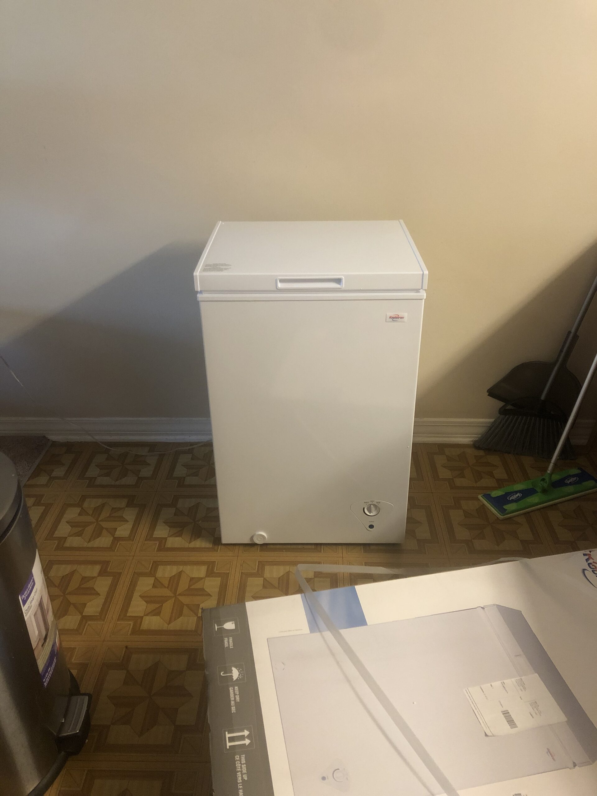 Koolatron Deep Freezer - Chest Freezer, 1 Wire Basket, Garage Ready, Meat Storage, Front Drain, Congelador For Home, Apartment, Basement, Dorm, Cottage, Manual Defrost, Stand Up, 3.5 Cubic Feet, White - Customer Photo 2