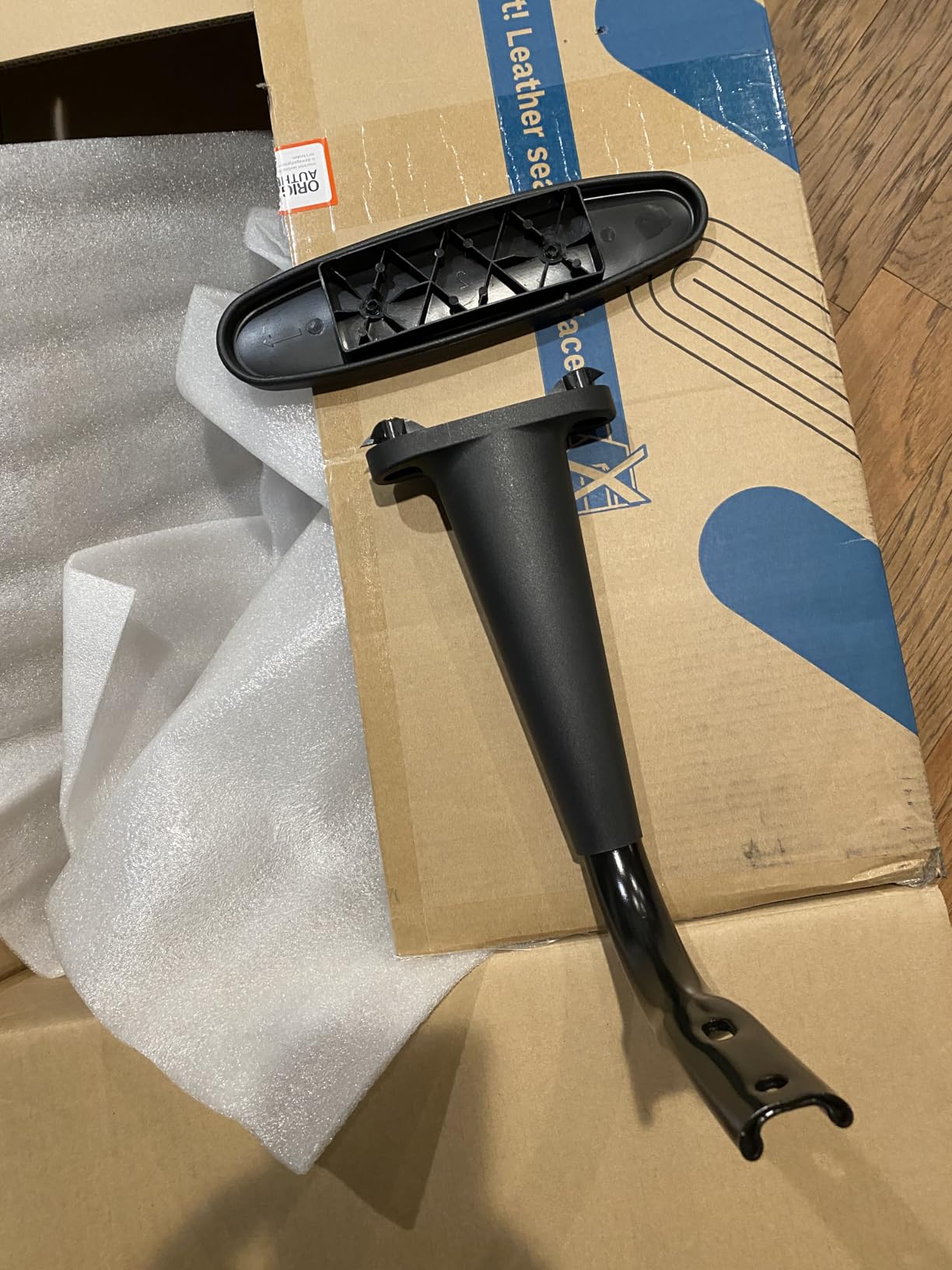 Homall Gaming Chair, Office Chair High Back Computer Chair Leather Desk Chair Racing Executive Ergonomic Adjustable Swivel Task Chair with Headrest and Lumbar Support (White) - Customer Photo 2