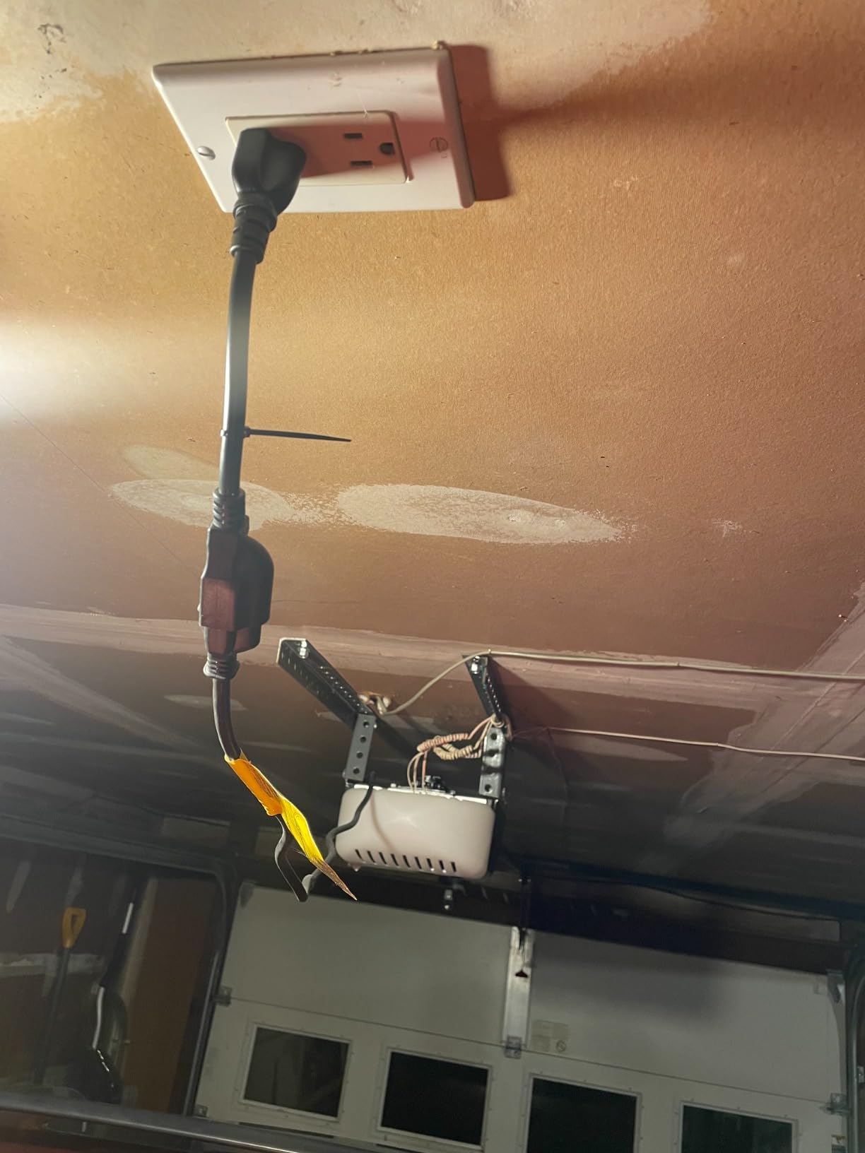 Genie Chain Drive 500 Garage Door Opener - Model 1035 - Reliable Chain Drive Garage Opener customer photo 2