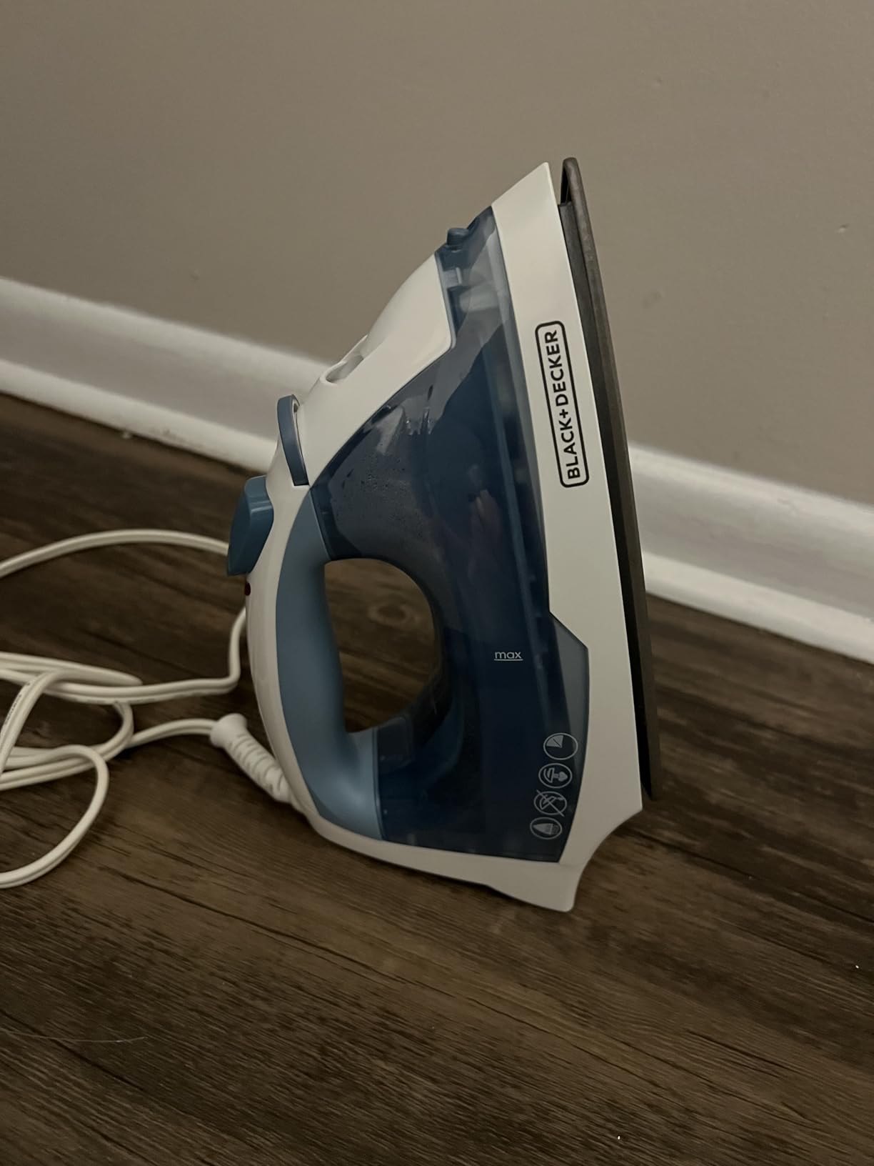 BLACK+DECKER Easy Steam Compact Iron for Clothes, Automatic Shutoff, Nonstick Plate, Light Weight, 1200 Watts - Customer Photo 1