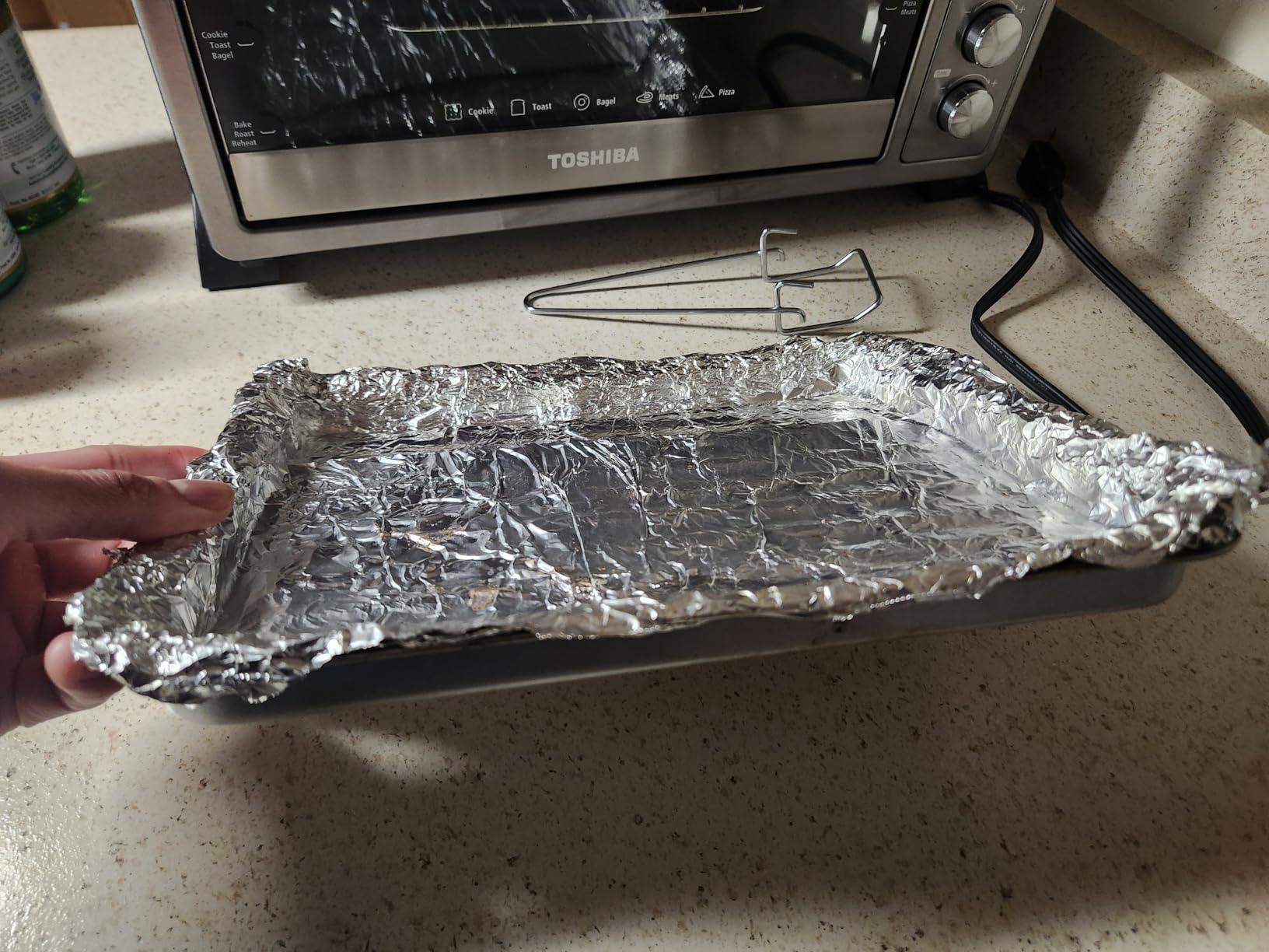 TOSHIBA AC25CEW-BS Large 6-Slice Convection Toaster Oven Countertop, 10-In-One with Toast, Pizza and Rotisserie, 1500W, Black Stainless Steel, Includes 6 Accessories - Customer Photo 2