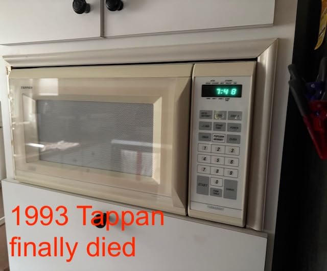 TOSHIBA EM131A5C-BS Countertop Microwave Ovens 1.2 Cu Ft, 12.4