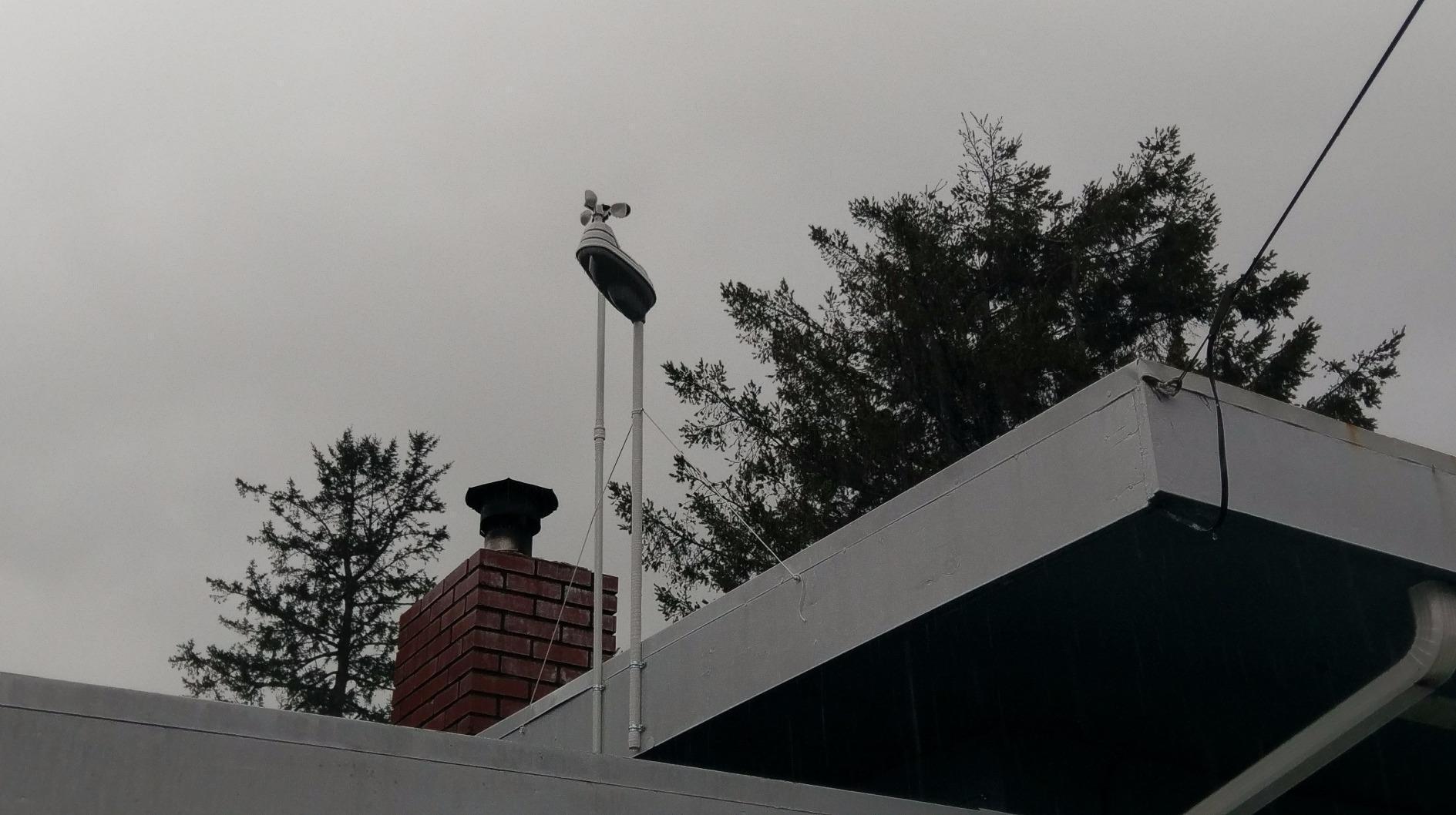 AcuRite Iris Weather Station with Rain Gauge, Wind Speed/Direction, and HD Display with Barometer - Customer Photo 2