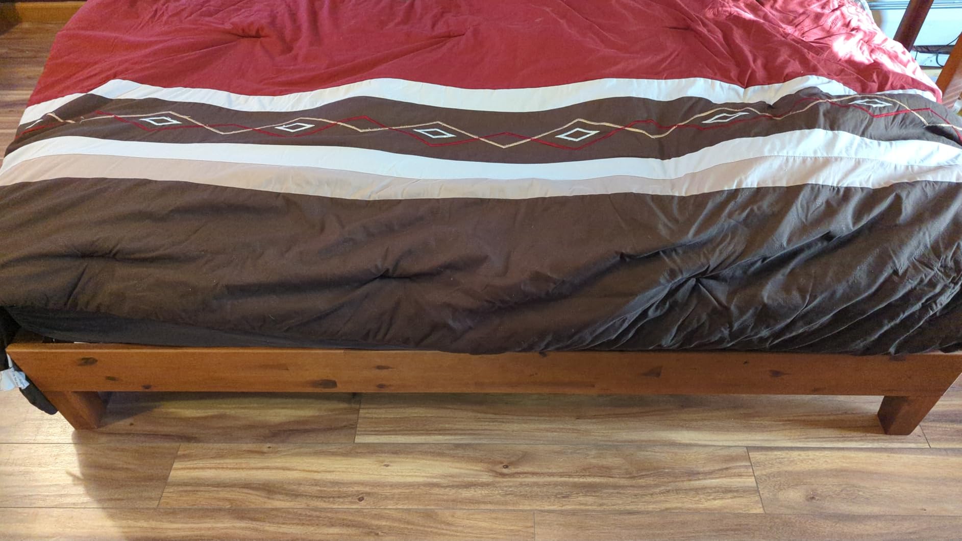 Zinus 12 Inch Deluxe Solid Wood Platform Bed with Headboard / No Box Spring Needed / Wood Slat Support / Antique Espresso Finish, Queen - Customer Photo 1