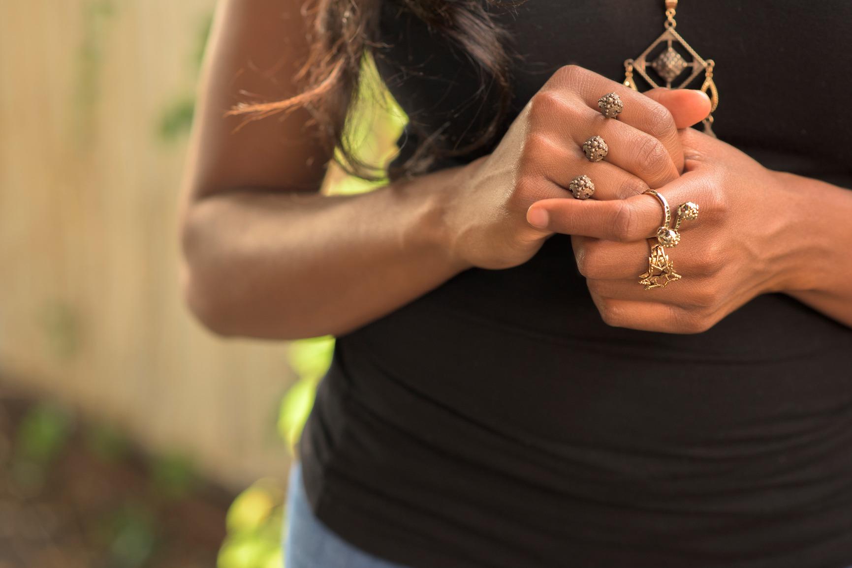 Neewer 2 Packs Dimmable Bi Color 480 LED Video Light Kit, 3200~5600K CRI 96+ LED Panel with U Bracket, 75 inches Tripod Light Stand for YouTube Recording Studio Photography Streaming Key Lighting customer photo 2