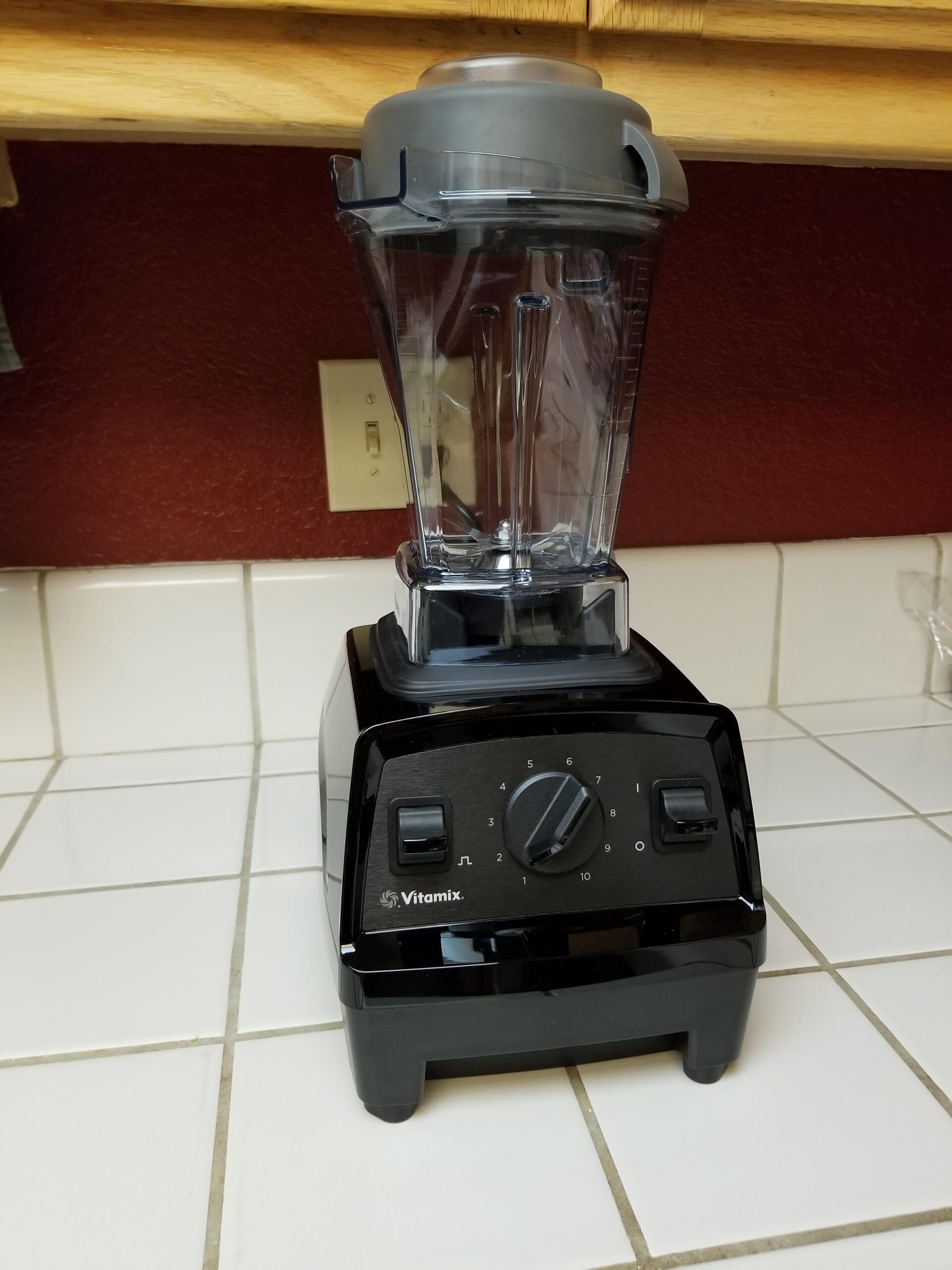 Vitamix Explorian E310 Blender, Professional-Grade Kitchen Blender for Smoothies, Soups, Juices and More, 10-Speed, Stainless Steel Blades, Self-Cleaning Kitchen Appliance, 48 Oz Container, Black - Customer Photo 4