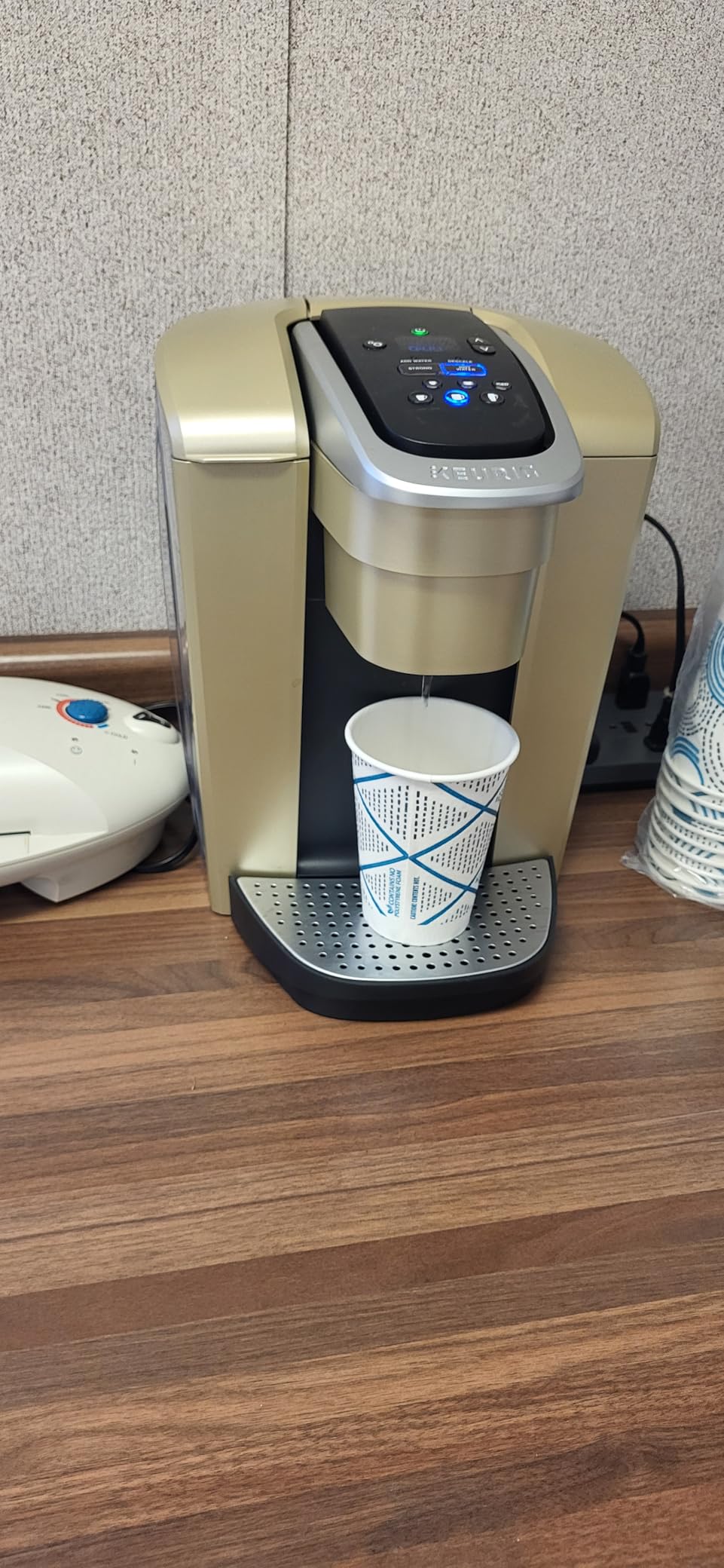 Keurig K-Elite Single Serve K-Cup Pod Coffee Maker, with Strength and Temperature Control, Iced Coffee Capability, 8 to 12oz Brew Size, Programmable, Brushed Slate - Customer Photo 1