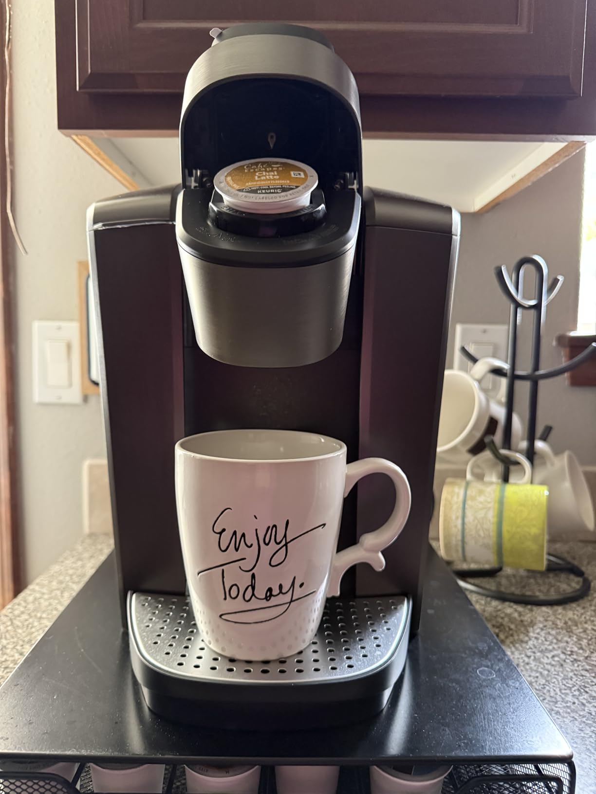 Keurig K-Elite Single Serve K-Cup Pod Coffee Maker, with Strength and Temperature Control, Iced Coffee Capability, 8 to 12oz Brew Size, Programmable, Brushed Slate - Customer Photo 2