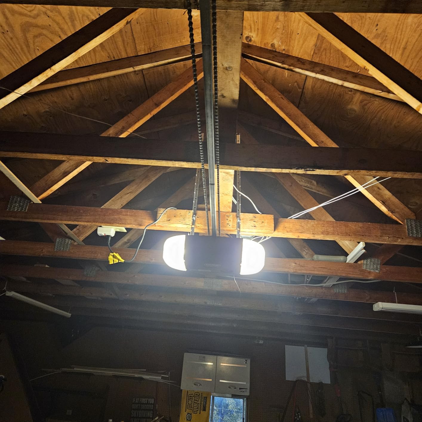 Genie Chain Drive 750 3/4 HPc Garage Door Opener w/Battery Backup - Heavy Duty - Operate your garage door when the primary power is out - Wireless Keypad Included, Model 7035-TKV,BLACK - Customer Photo 2