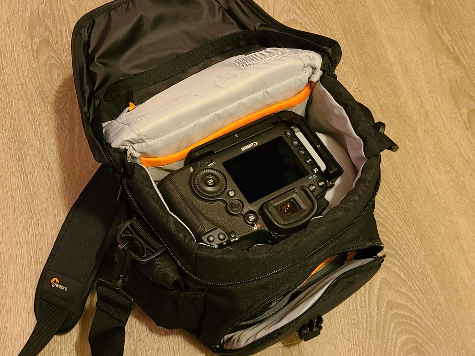 Lowepro LP37142, Nova 200 AW II Messenger Case, Camera Bag, Customizable, Portable, Fits 1-2 Pro DSLR with attached 24-105mm, Compact Drone, 3-5 Additional Lenses, Flash, Black - Customer Photo 2