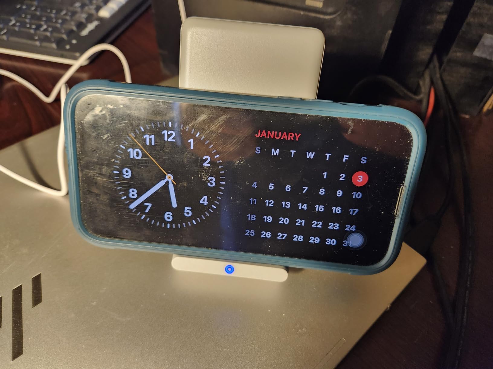 Anker 313 Wireless Charger (Stand), Qi-Certified for iPhone 17/17/17 Pro/17 Pro Max/15/14/13, 10W Fast-Charging Galaxy S23 S22 S21(No AC Adapter) - Customer Photo 1