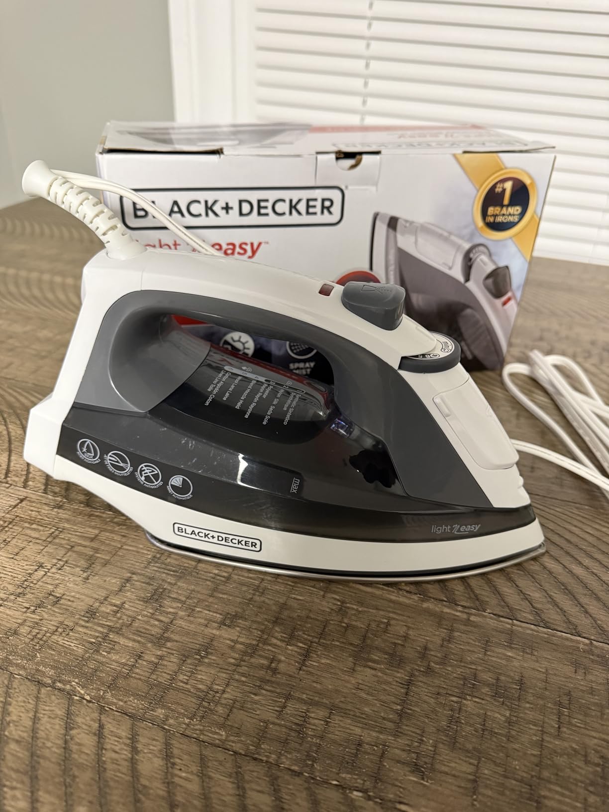 BLACK+DECKER Light 'N Easy Compact Steam Iron, IR1020S, Stainless Steel Soleplate, Spray Mist, Anti-Drip, Auto Shutoff - Customer Photo 1