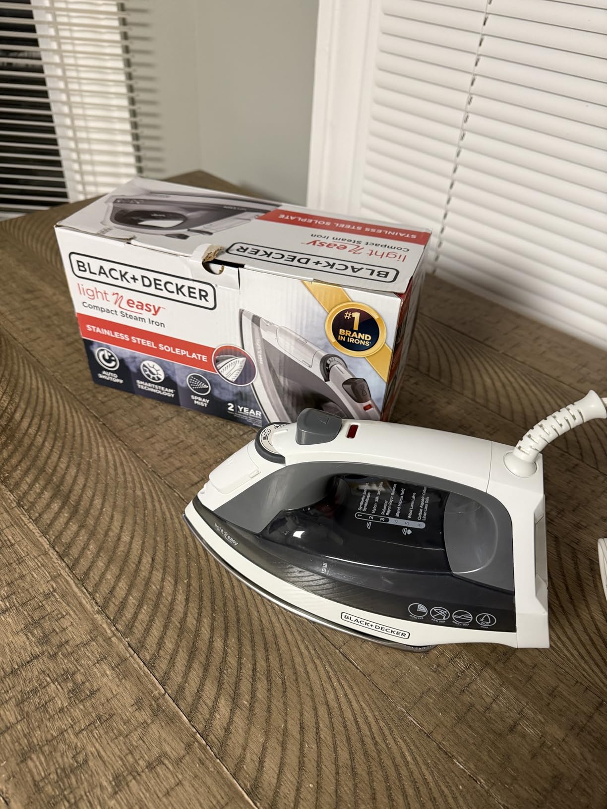 BLACK+DECKER Light 'N Easy Compact Steam Iron, IR1020S, Stainless Steel Soleplate, Spray Mist, Anti-Drip, Auto Shutoff - Customer Photo 2